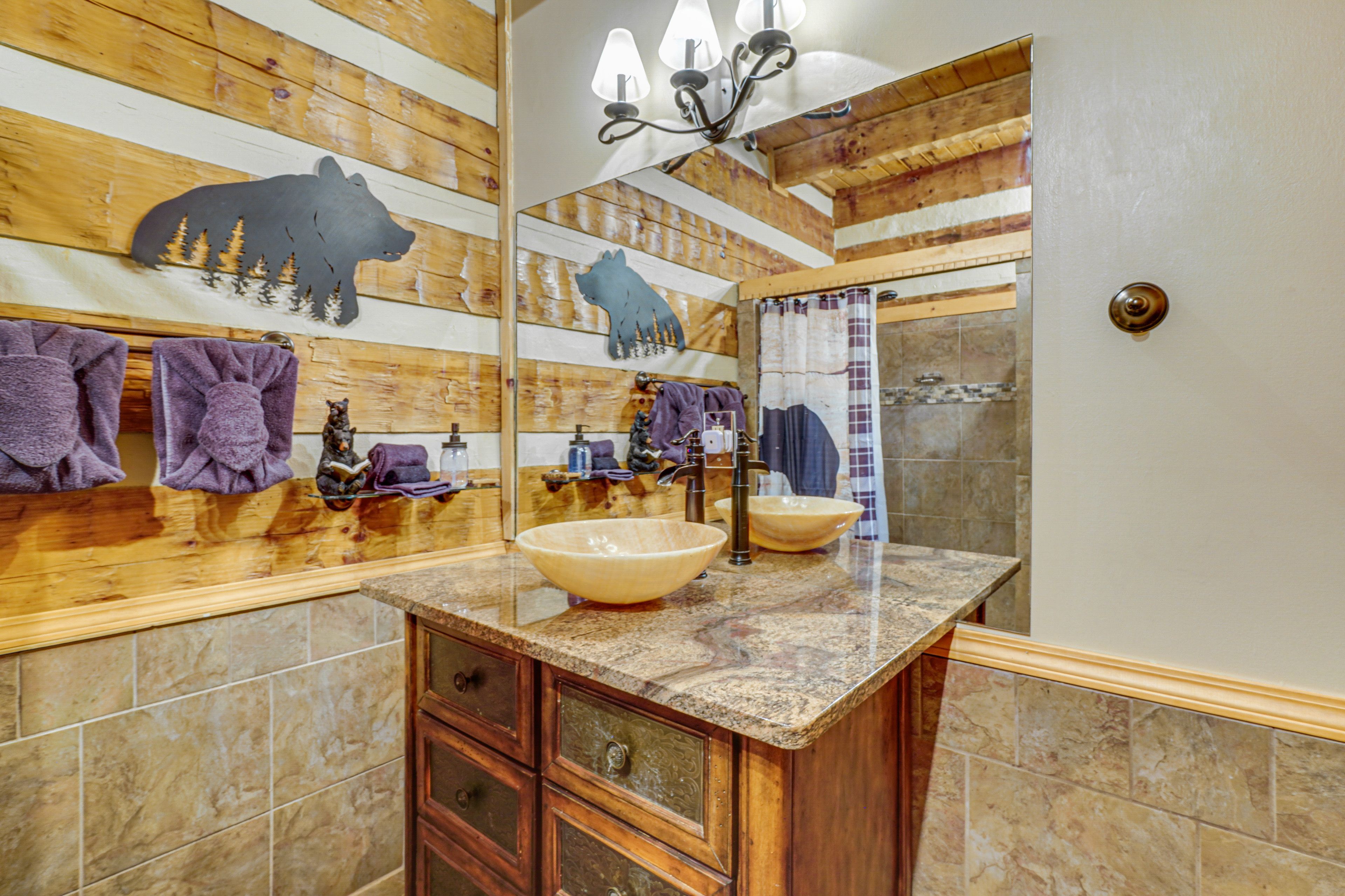 En-Suite Bathroom | Towels Provided | 1st Floor