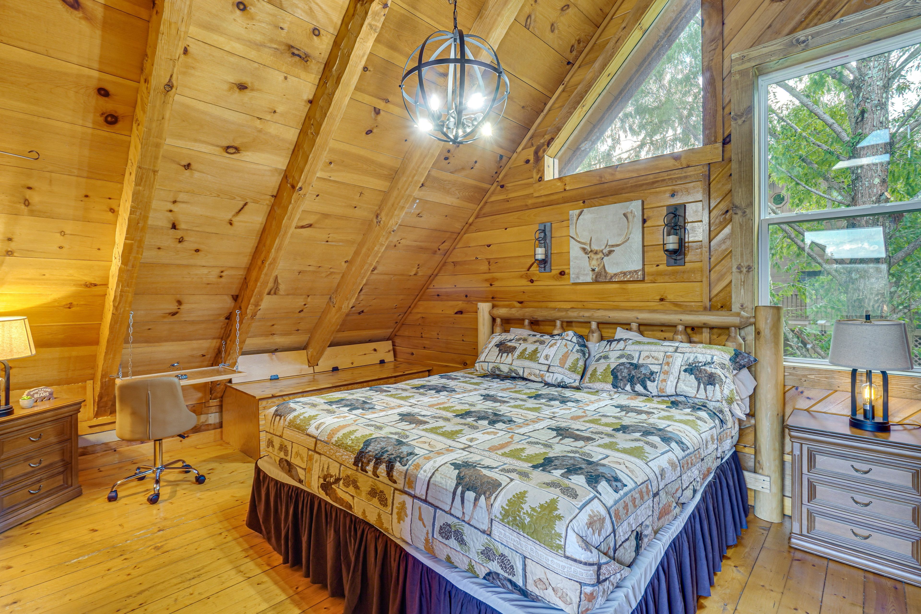 Bedroom 2 | King Bed | 2nd Floor
