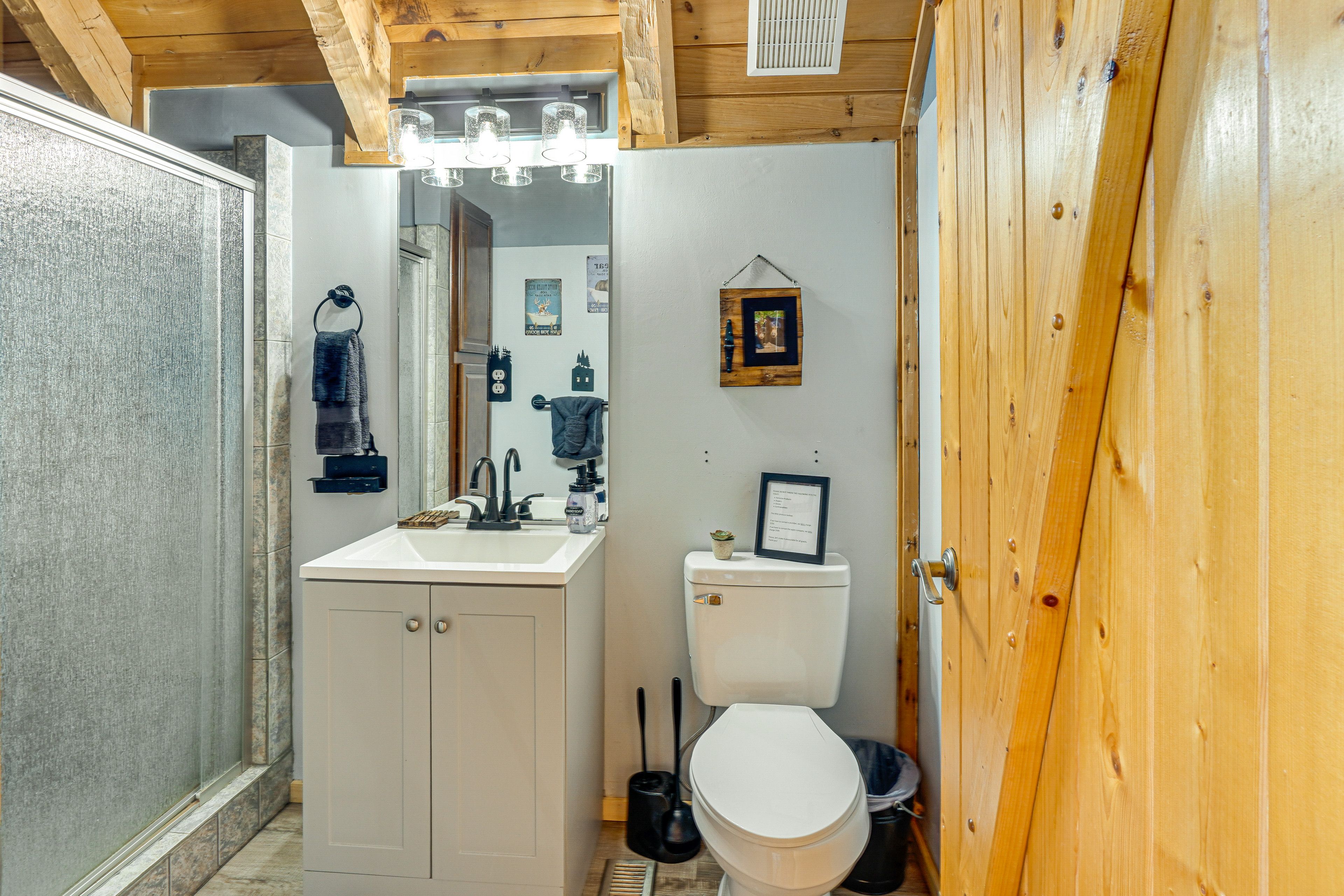 Bathroom | 2nd Floor