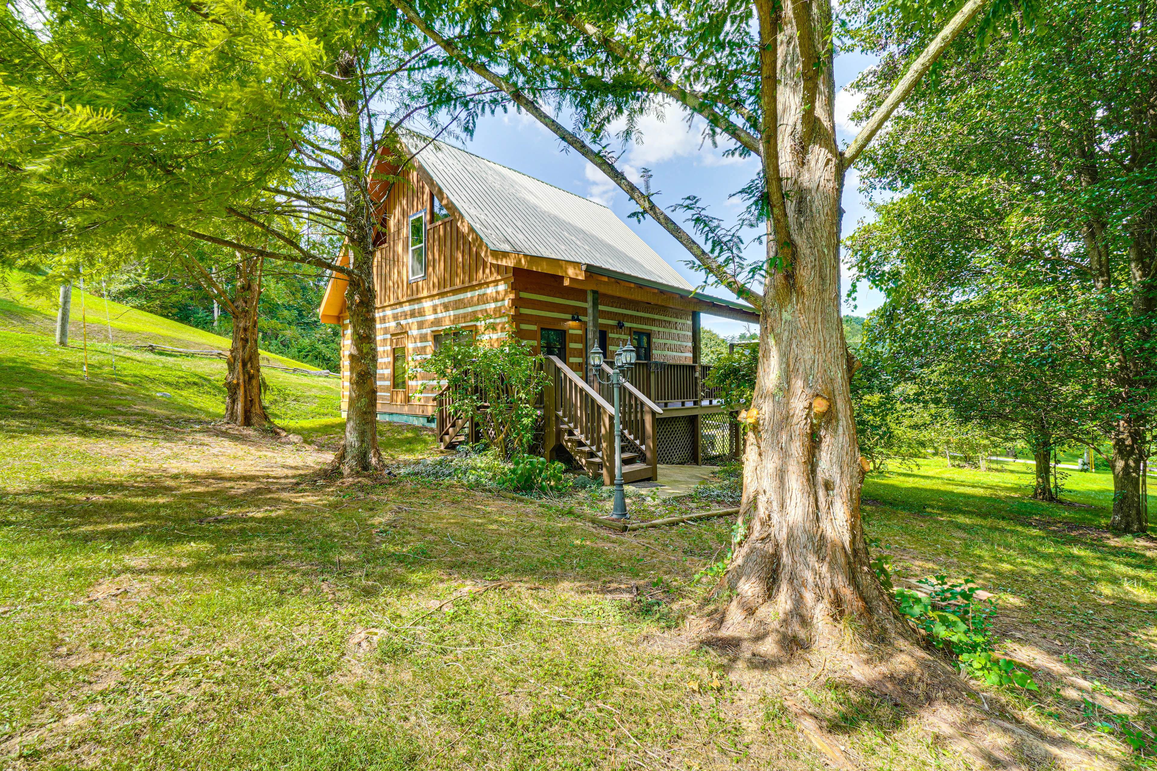 Sevierville Vacation Rental | 2BR | 2BA | Steps Required | 1,434 Sq Ft