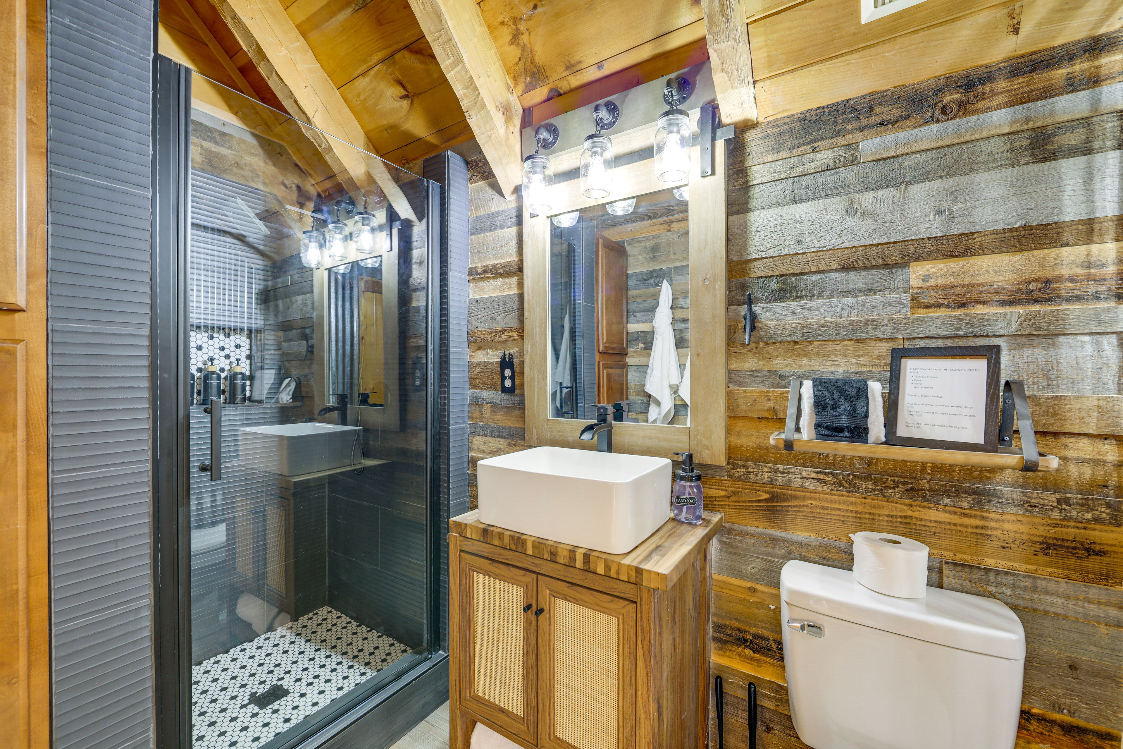 Bathroom | 2nd Floor