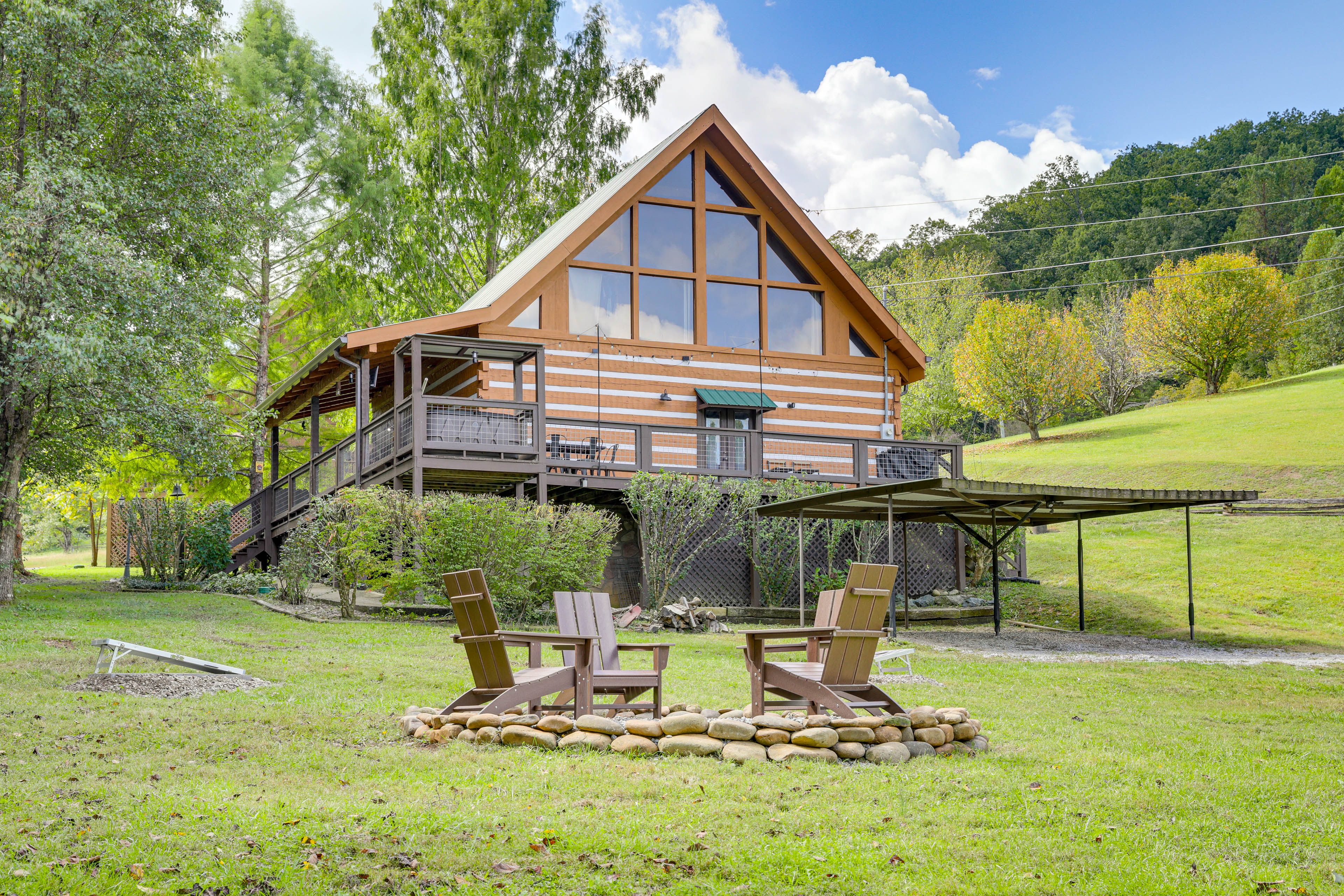 Sevierville Vacation Rental | 2BR | 2BA | Steps Required | 1,434 Sq Ft