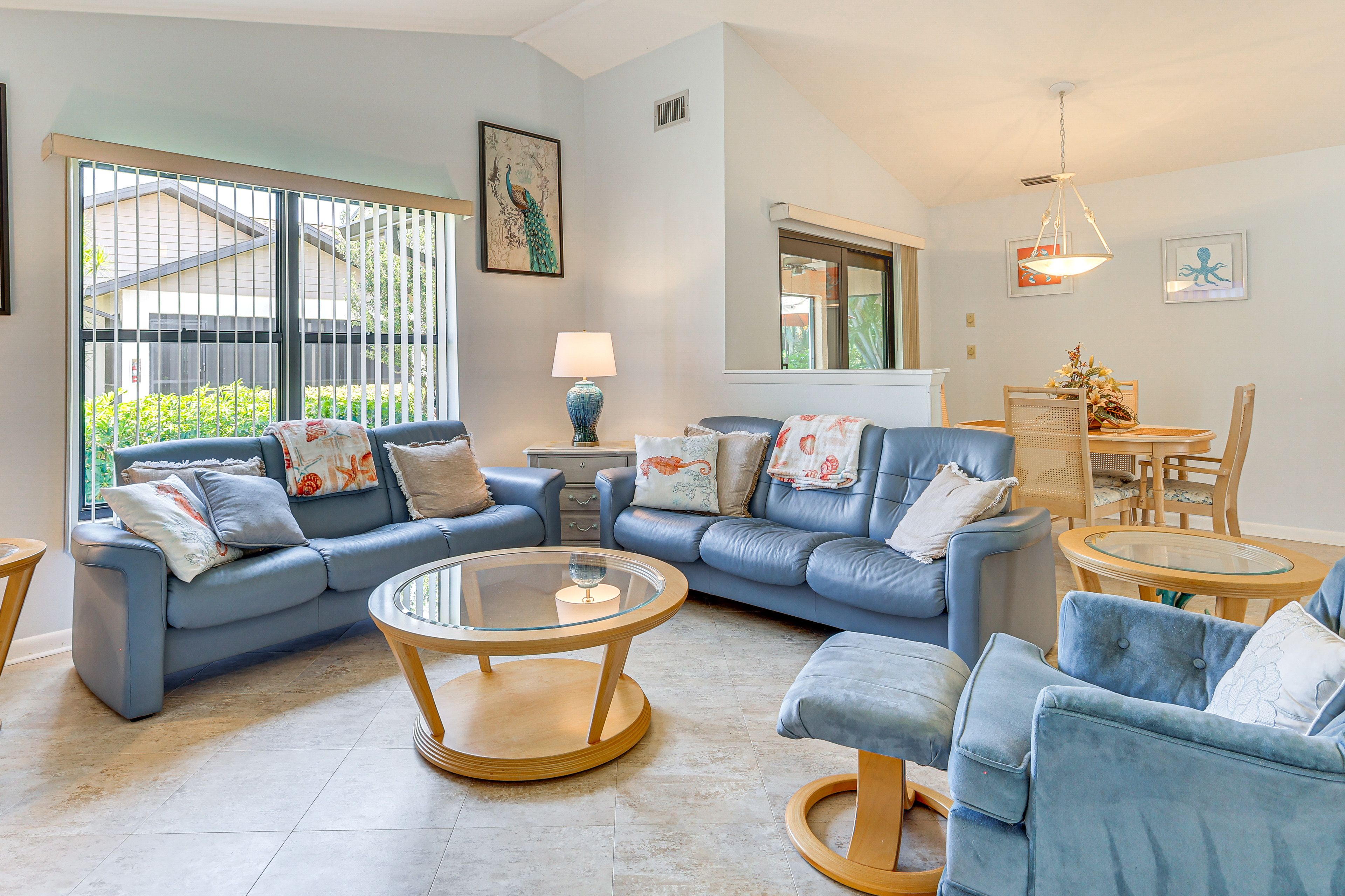 Living Room | Central A/C & Heat | Free WiFi