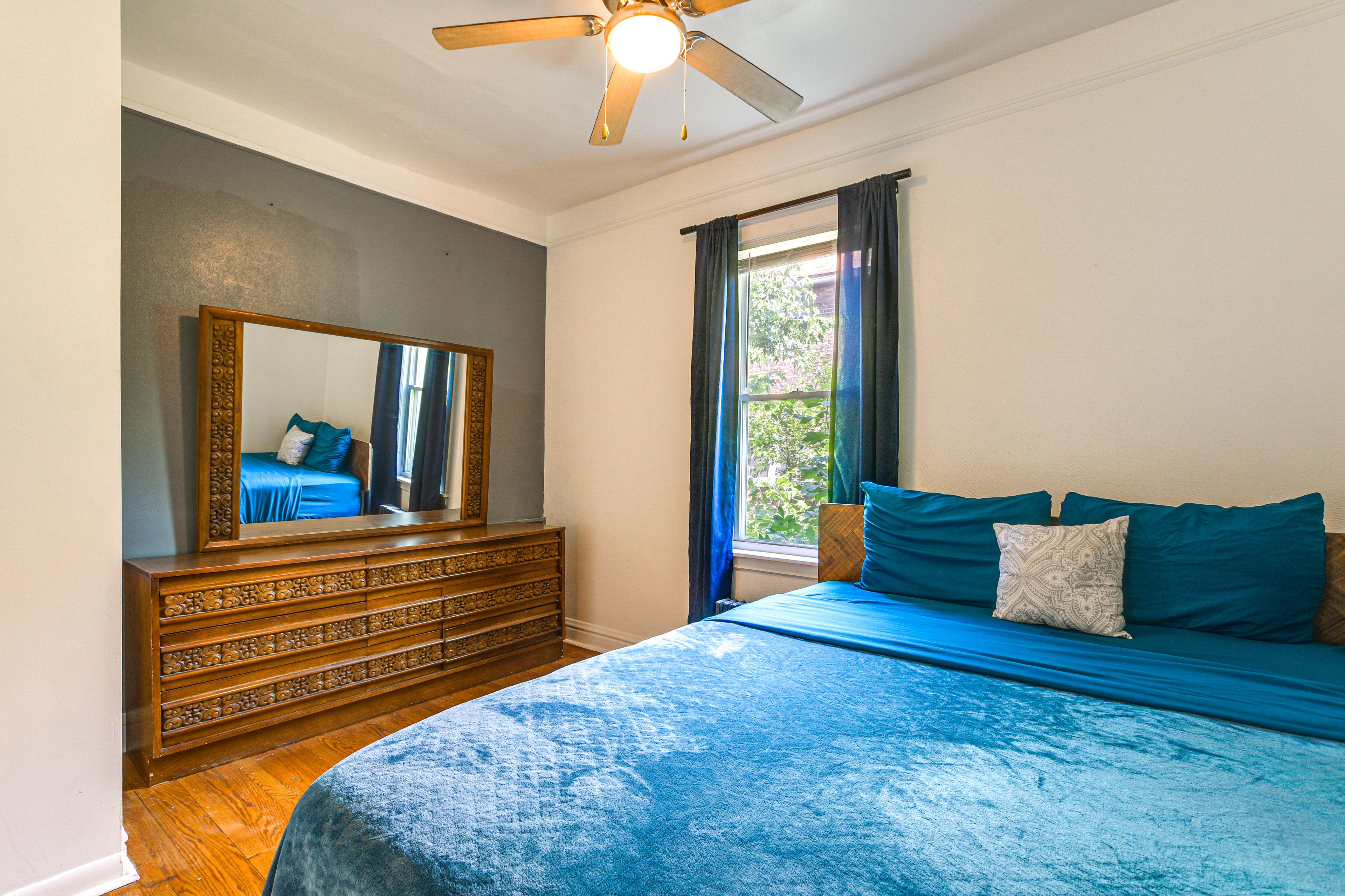 Bedroom 1 | Queen Bed