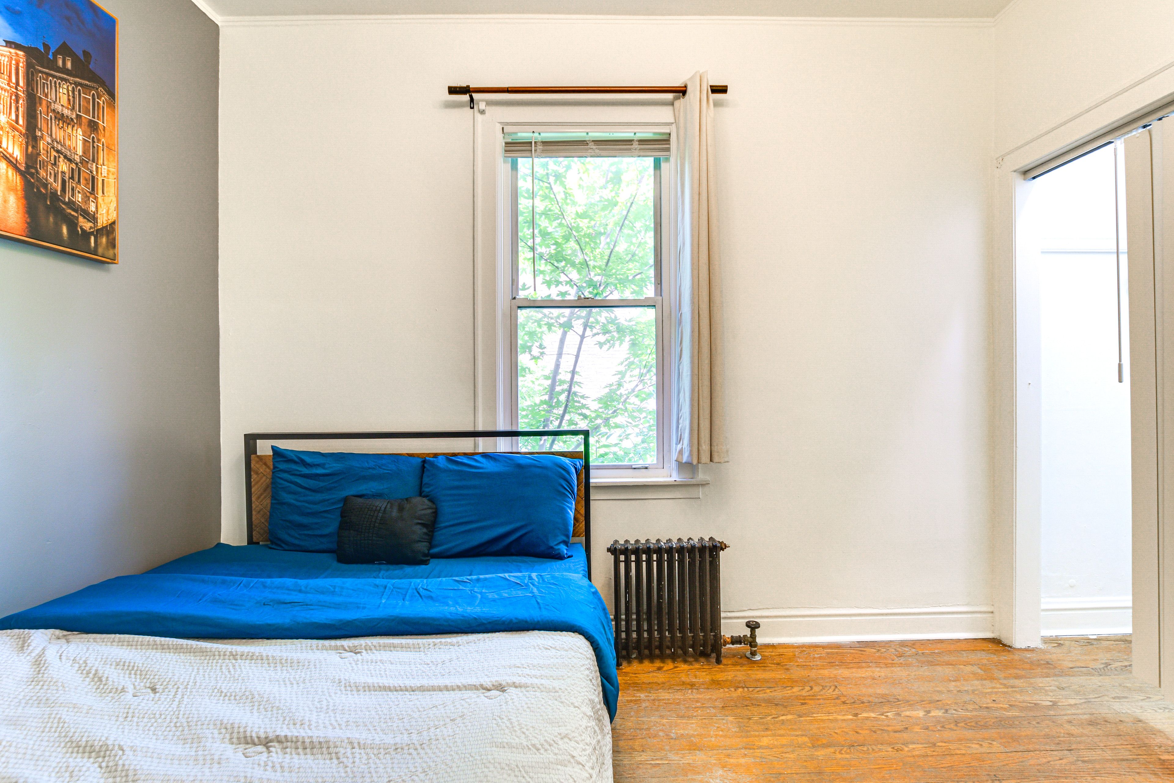 Bedroom 2 | Queen Bed