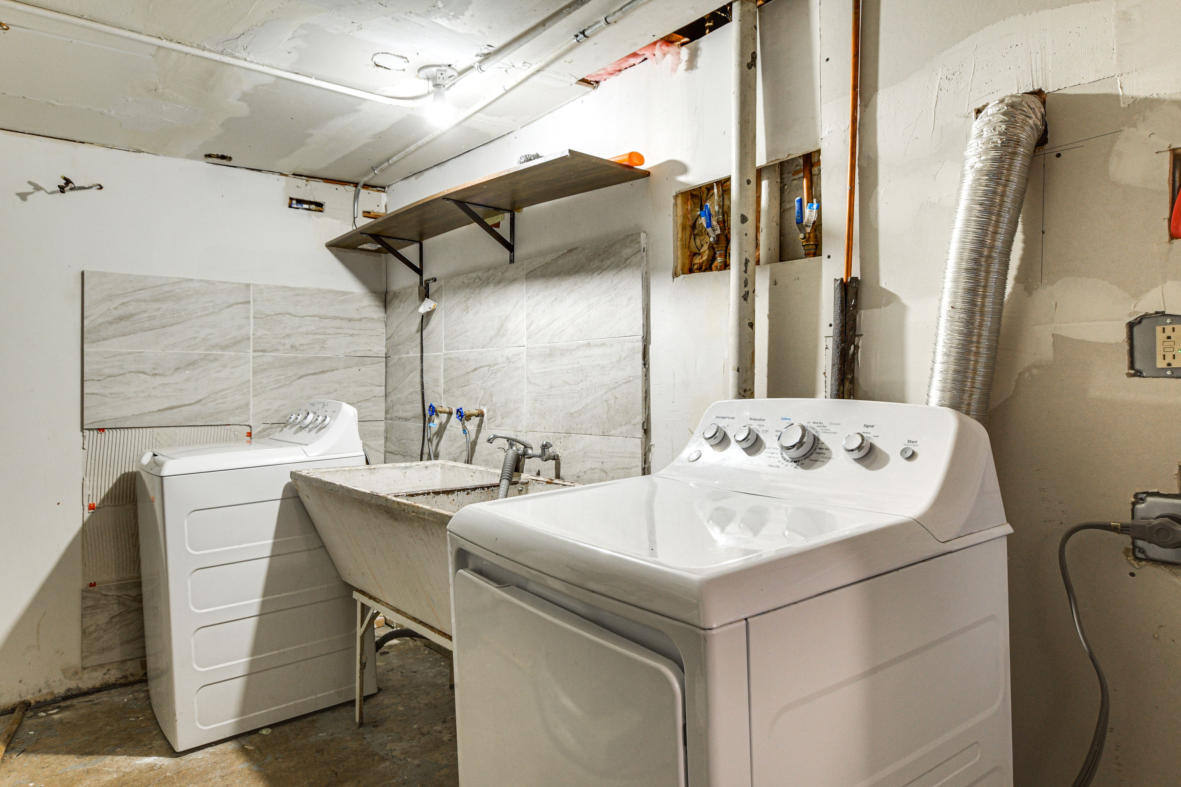 Shared Laundry | Lower Level