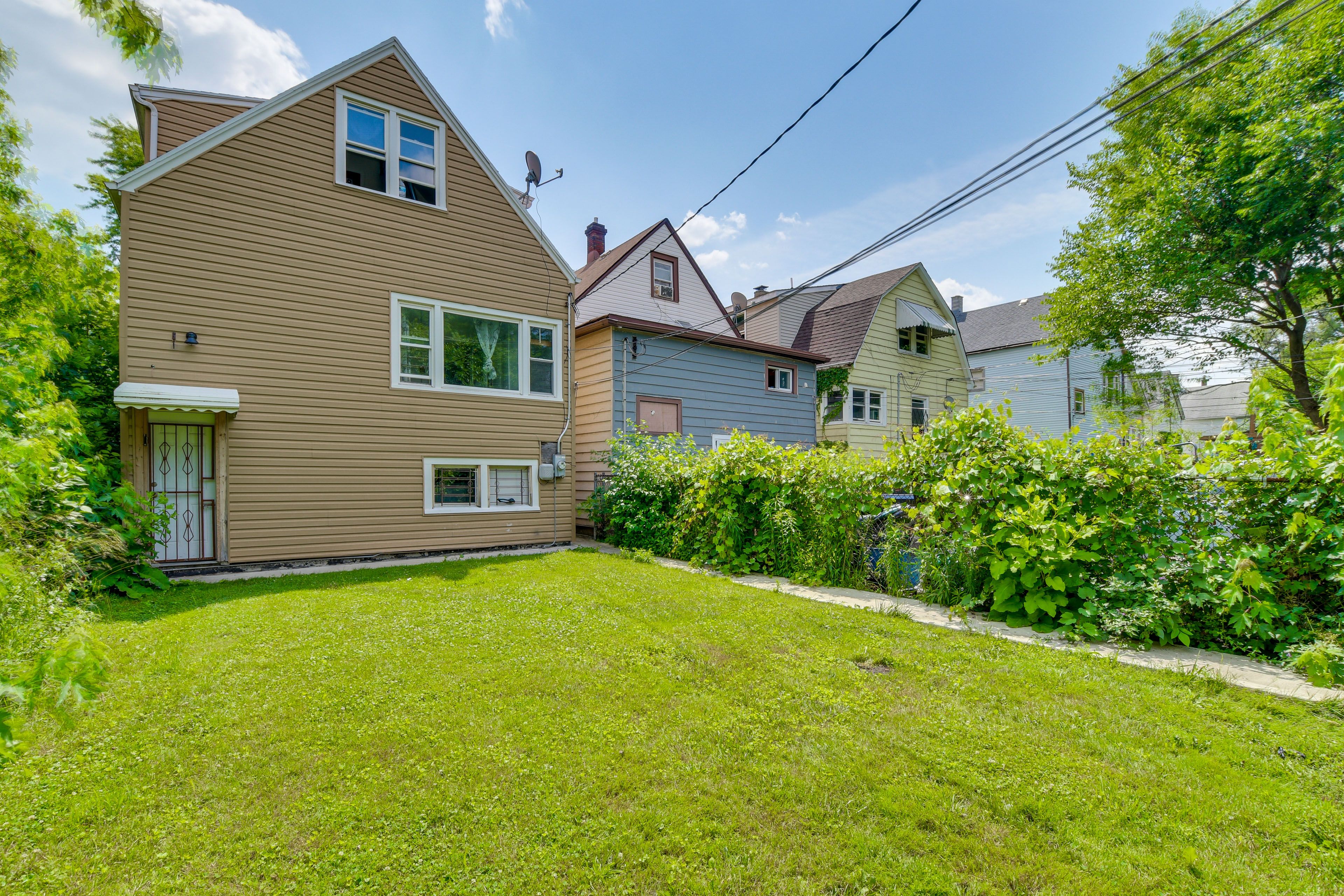 Chicago Vacation Rental | 2BR | 1BA | Stairs Required | 1,613 Sq Ft