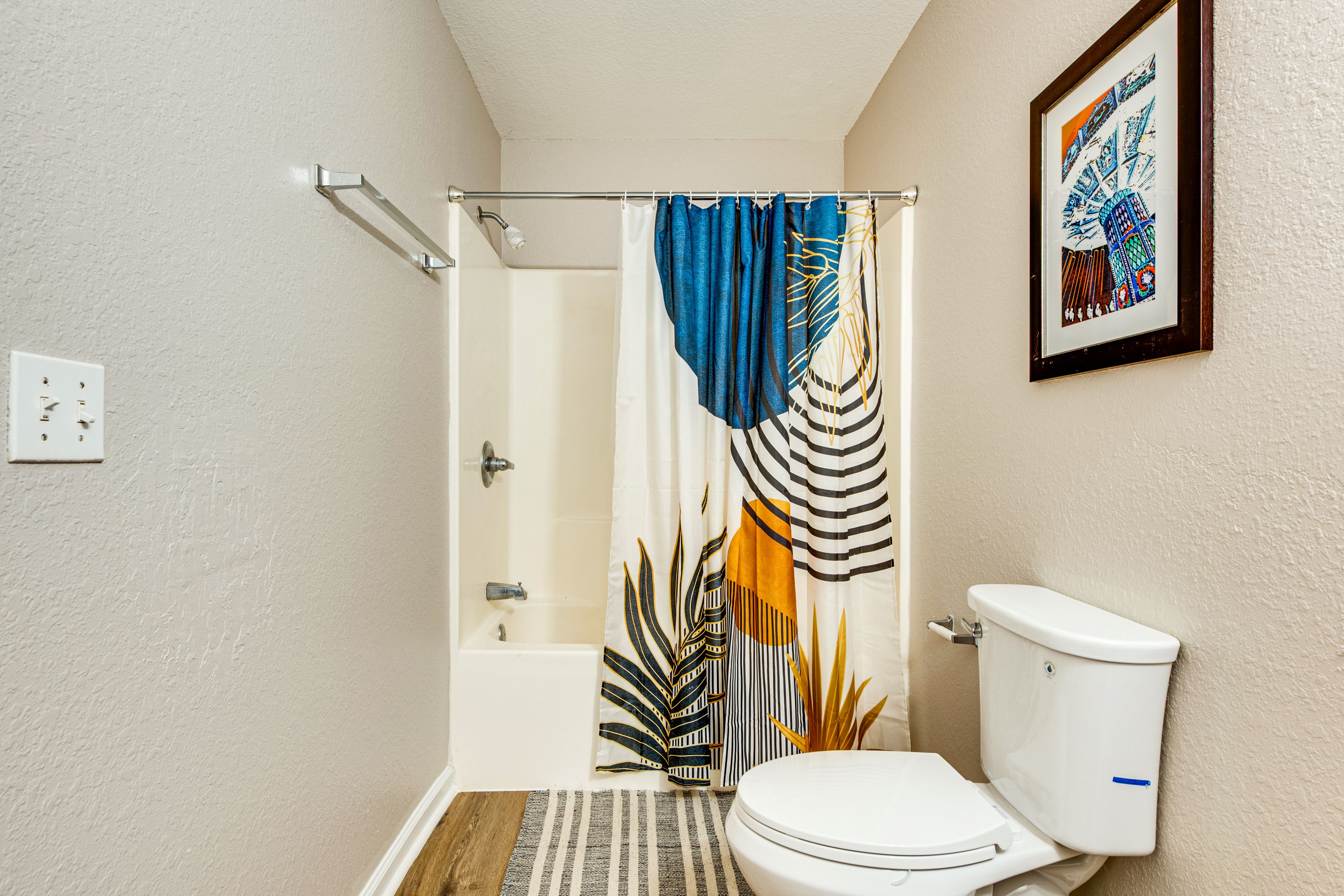 Full Bathroom | 2nd Floor