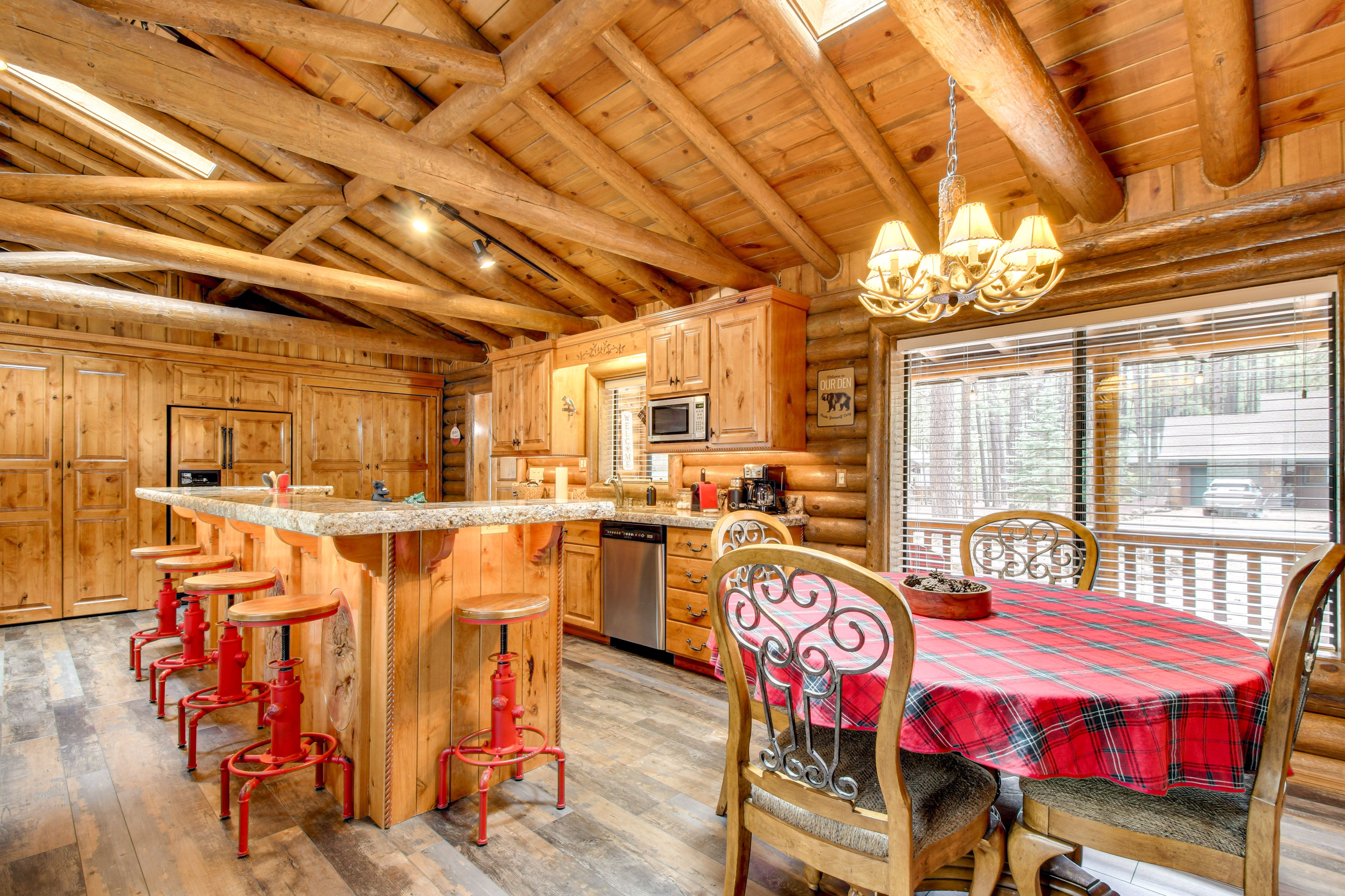 Dining Area | Kitchen