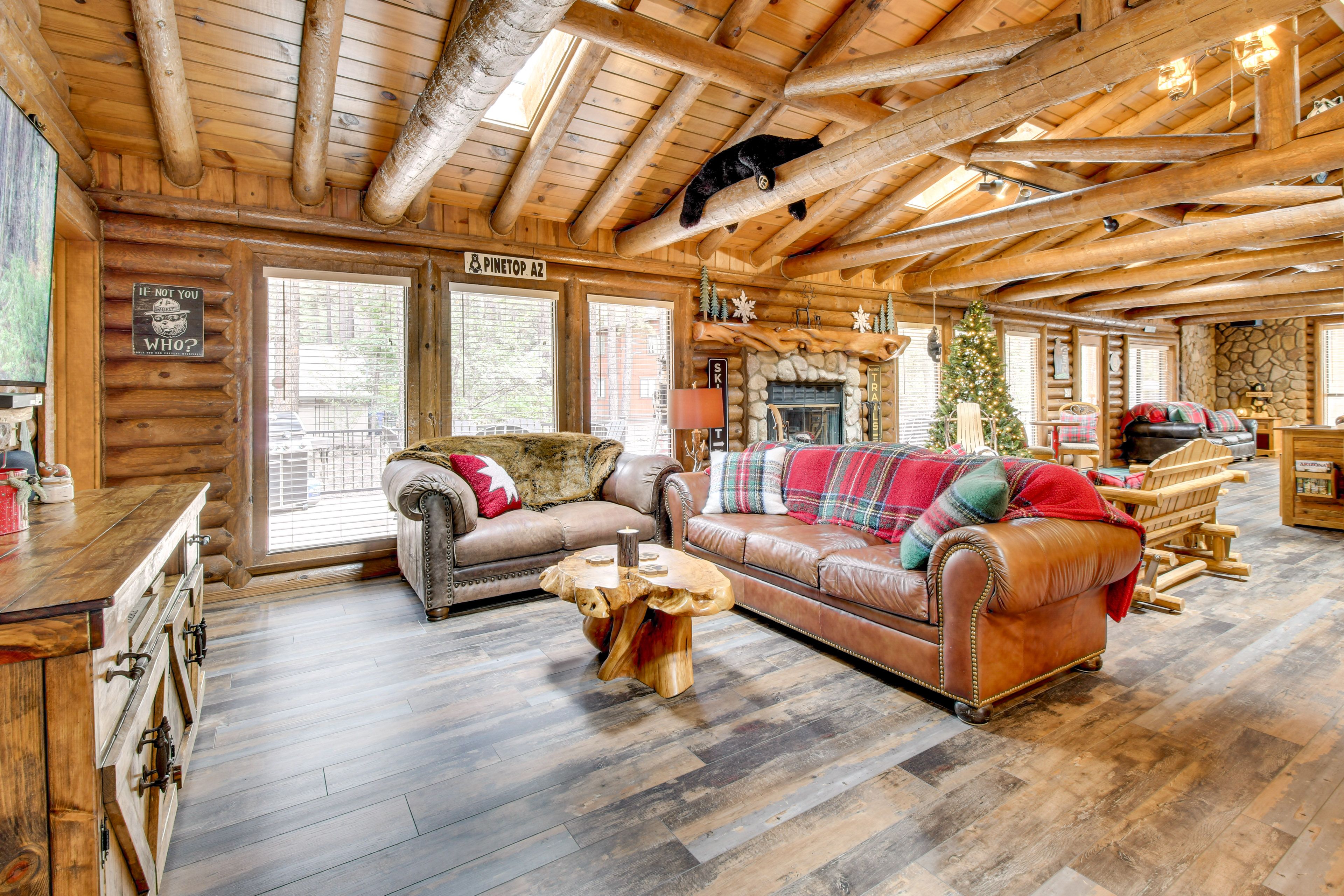 Living Room | Fireplace