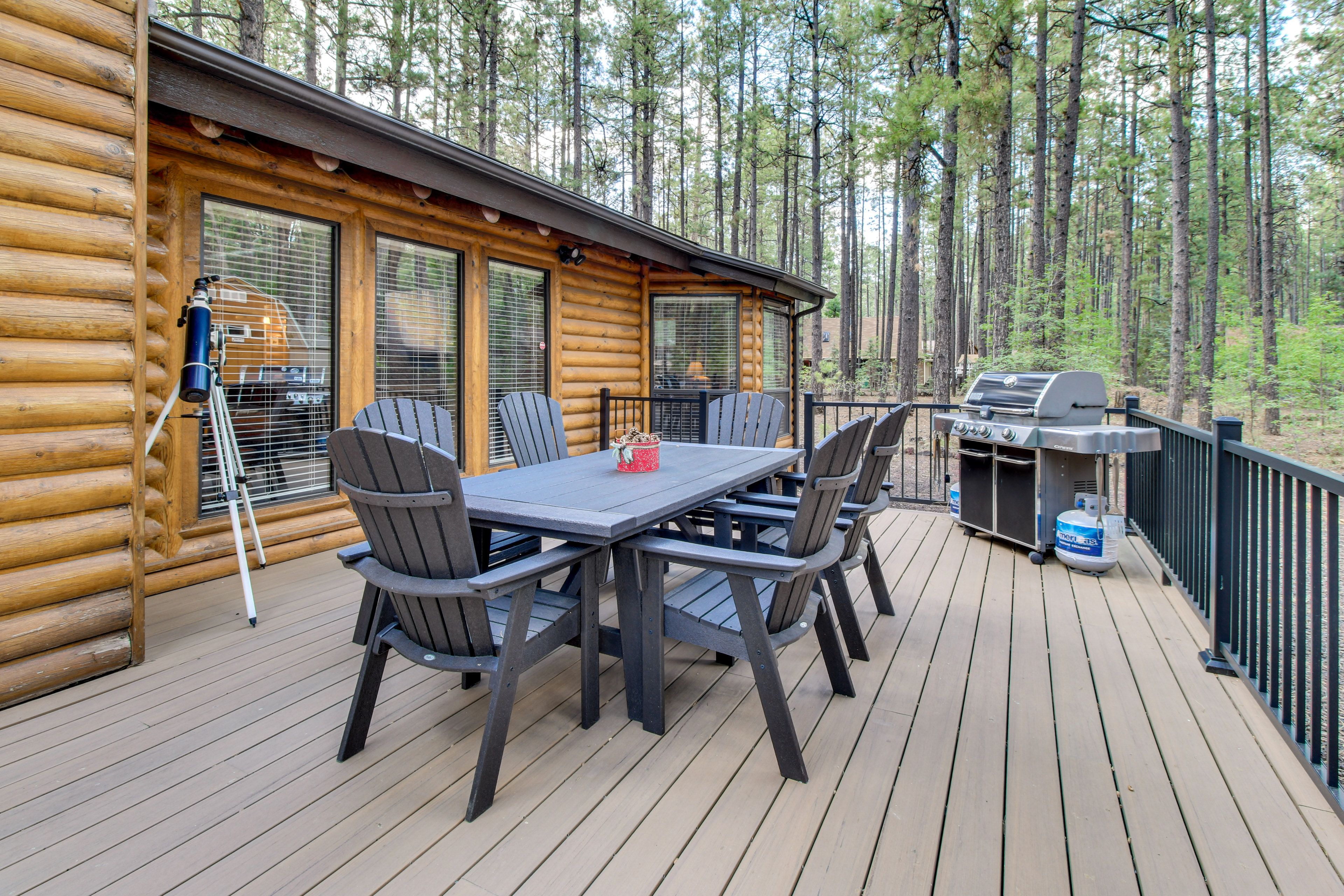 Deck | Outdoor Dining Area | Gas Grill