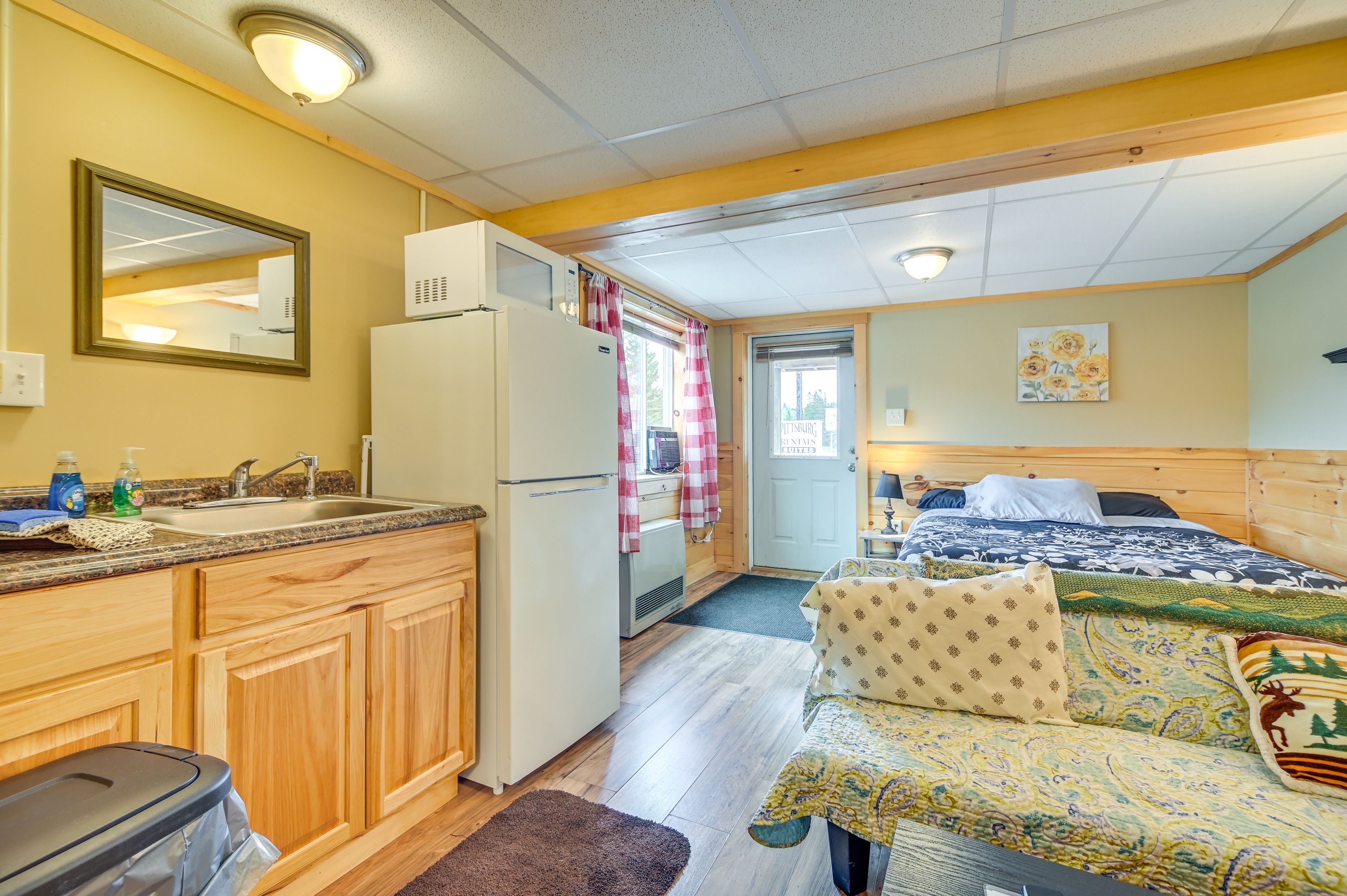 Kitchenette | Microwave | Drip Coffee Pot
