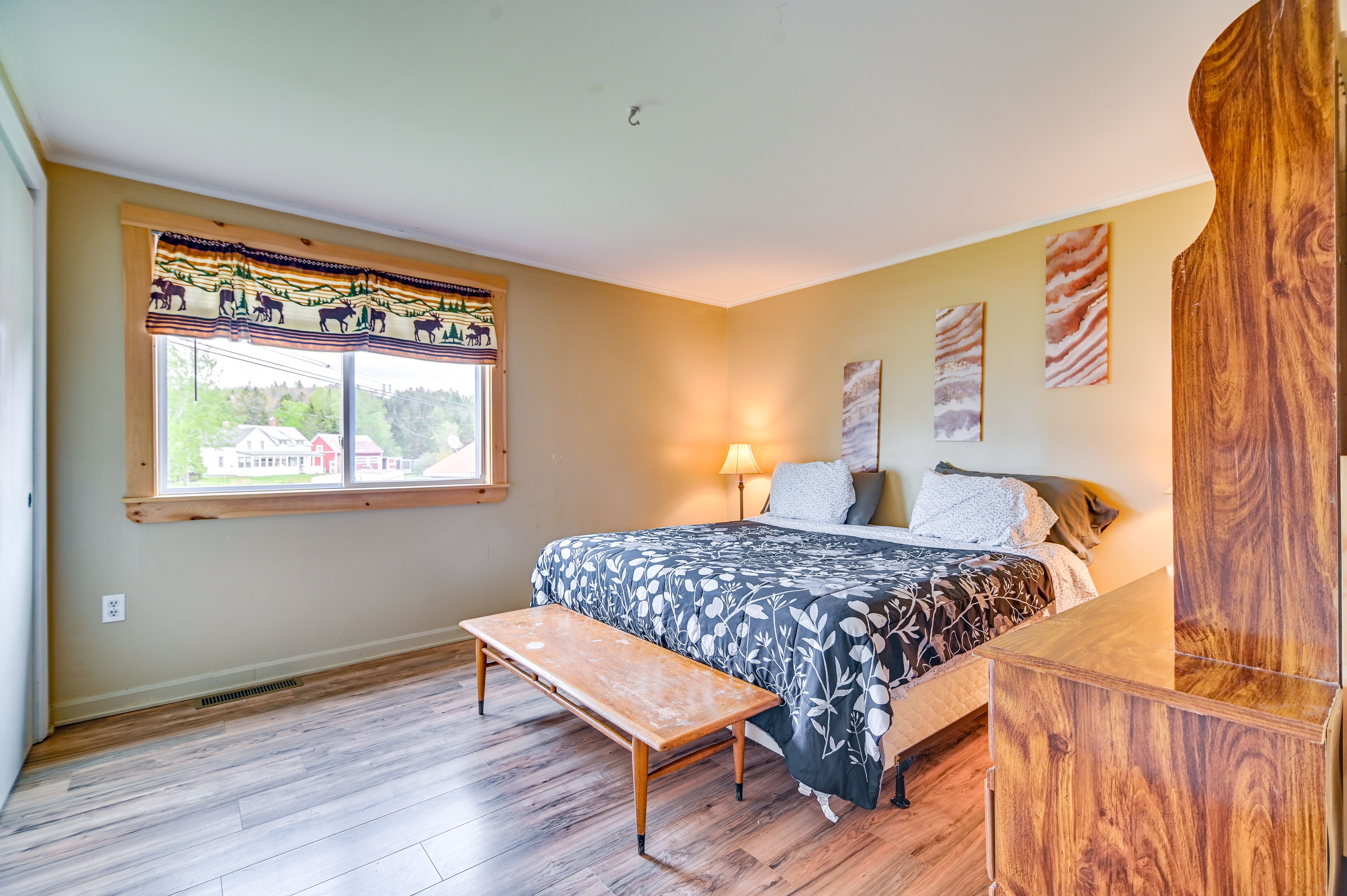 Bedroom 1 | King Bed