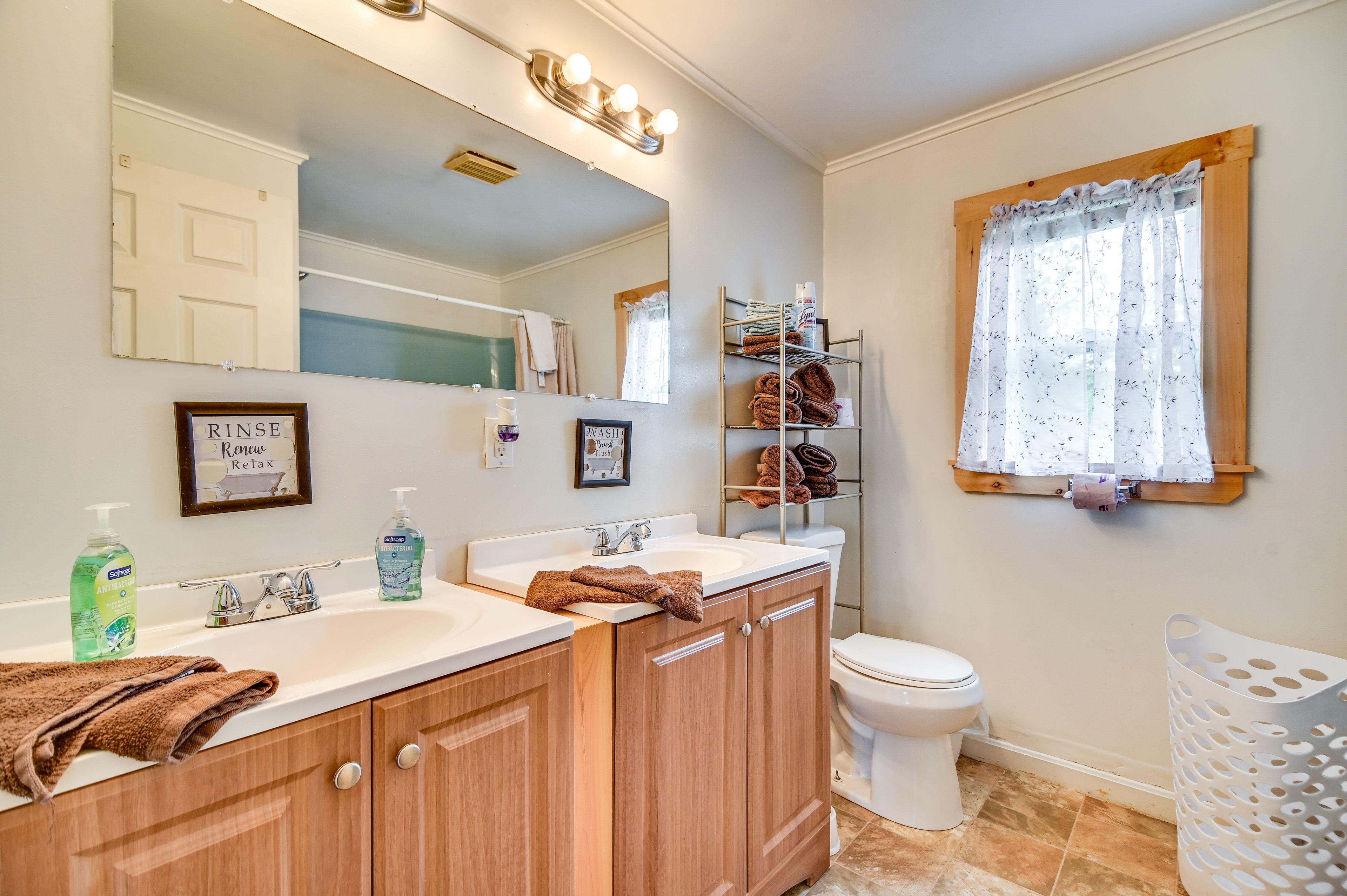Full Bathroom