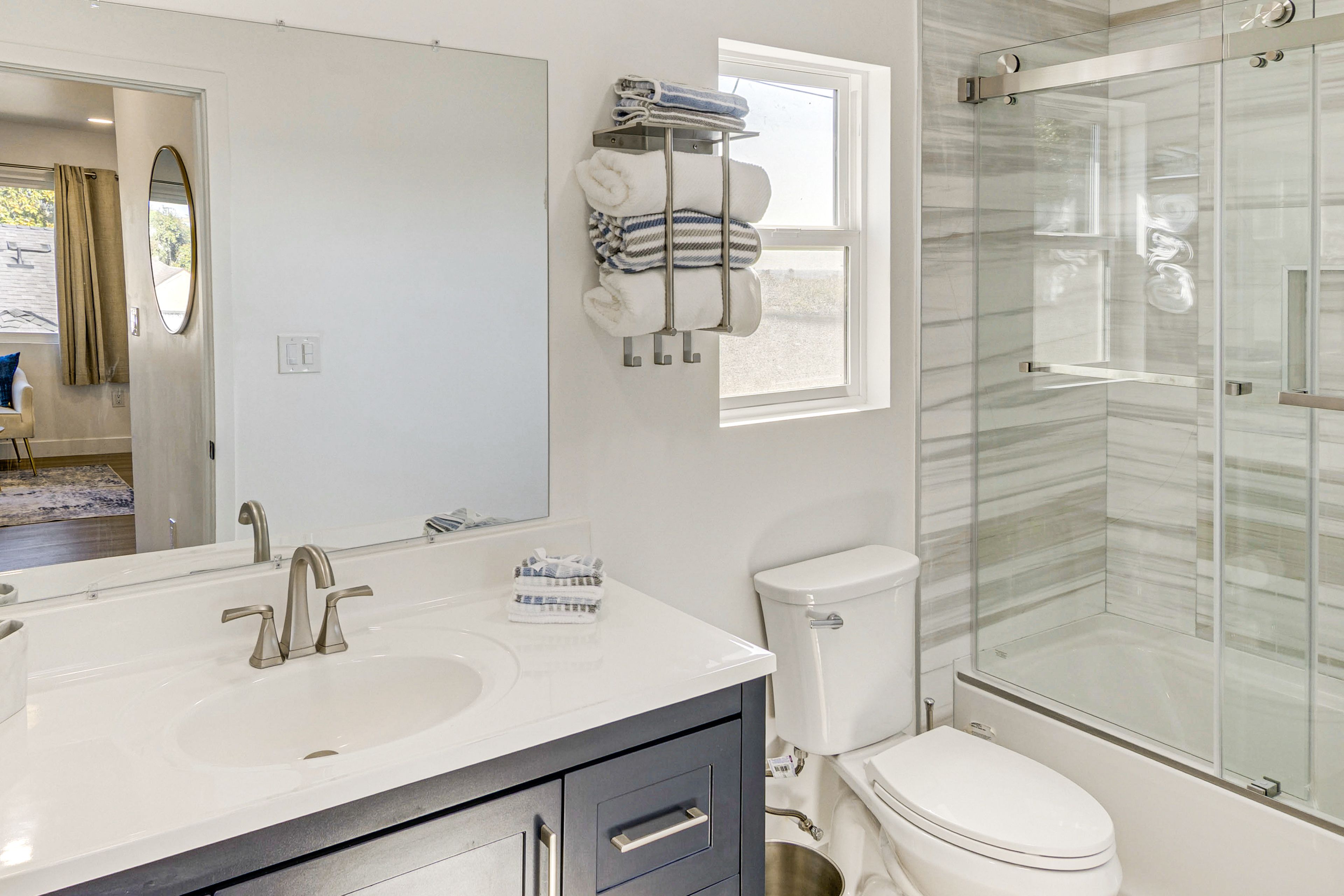 Full Bathroom | 2nd Floor