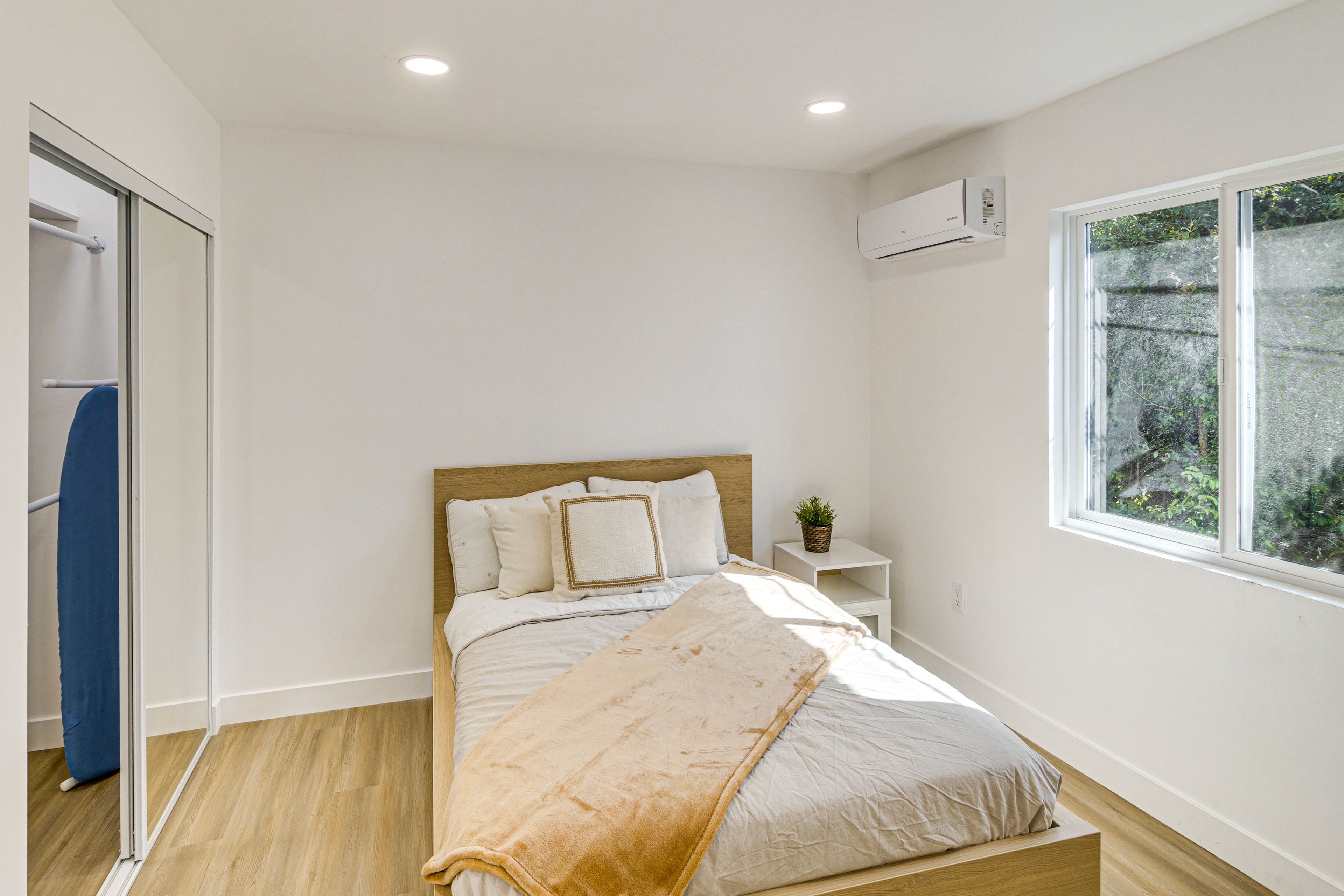 Bedroom | Full Bed | 2nd Floor