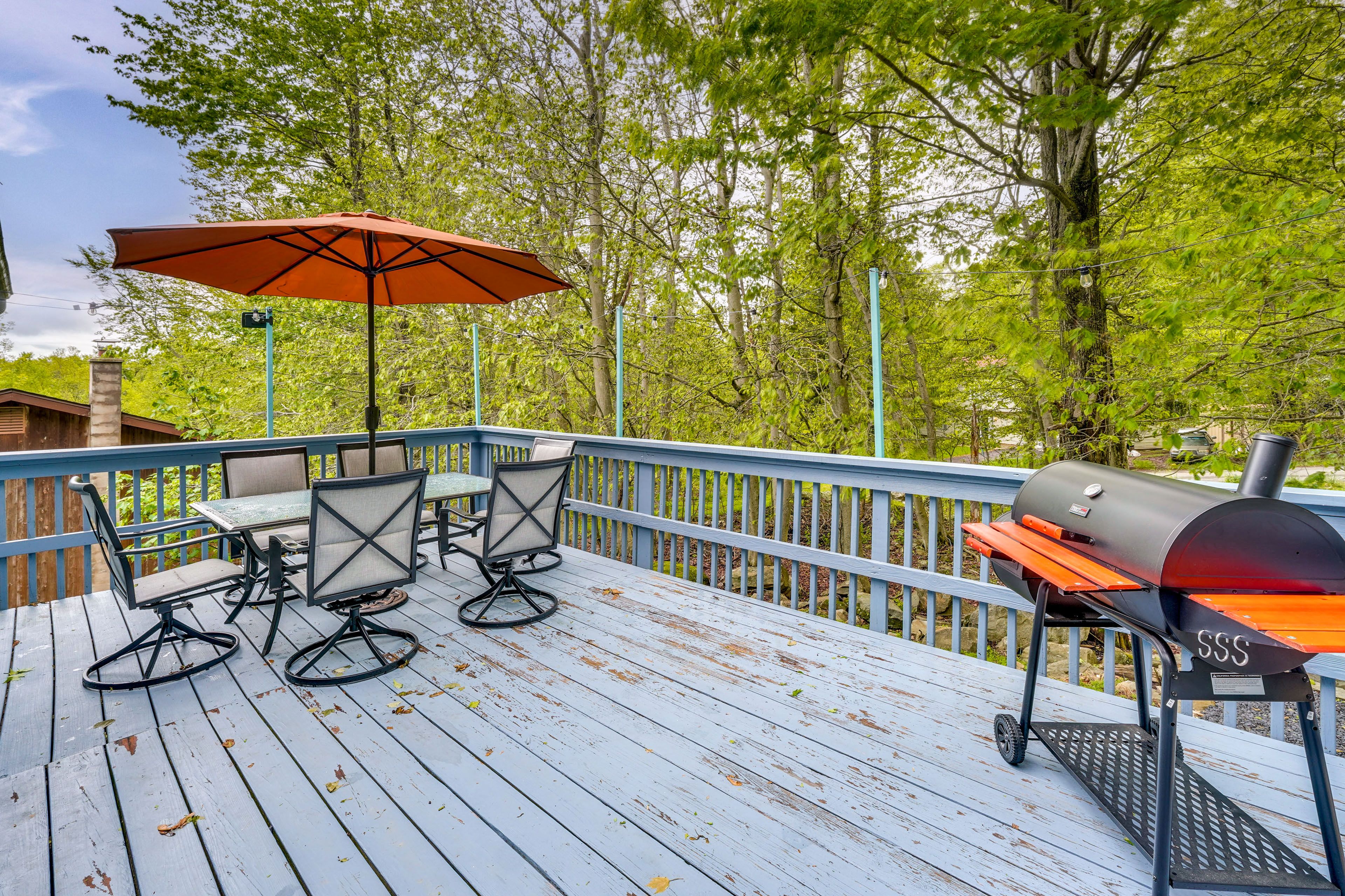 Deck | 2-Story Home