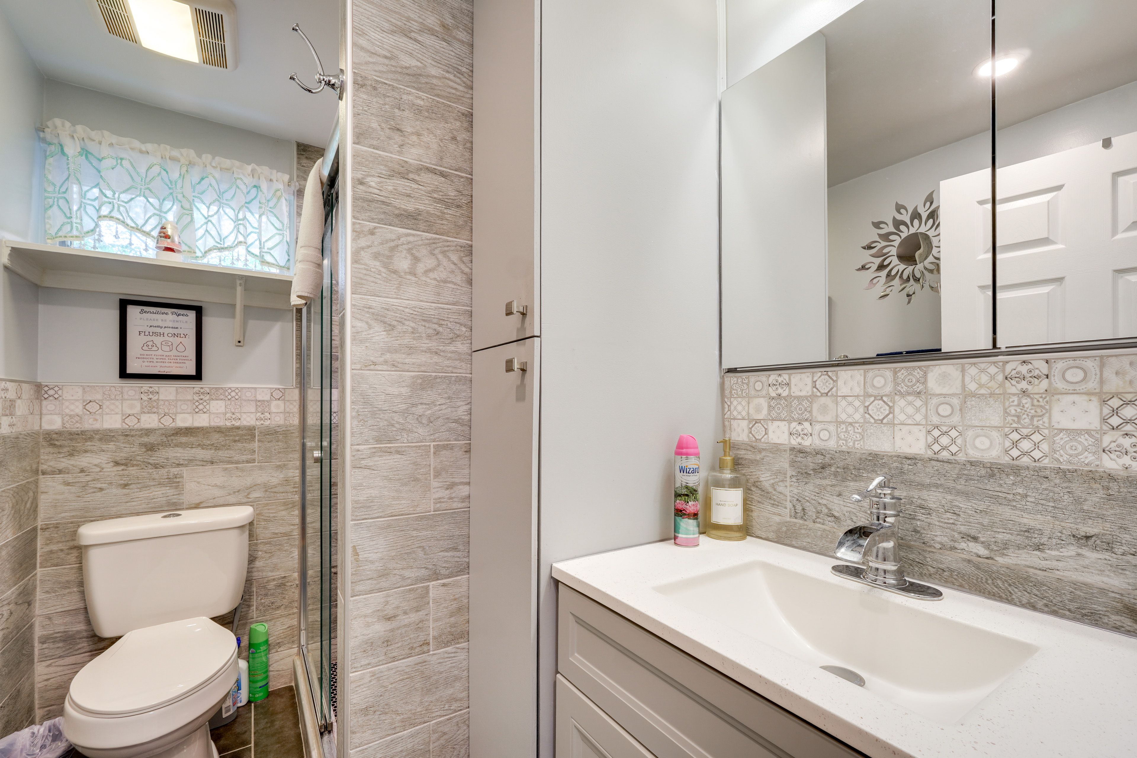 Full Bathroom | Main Level | Towels Provided