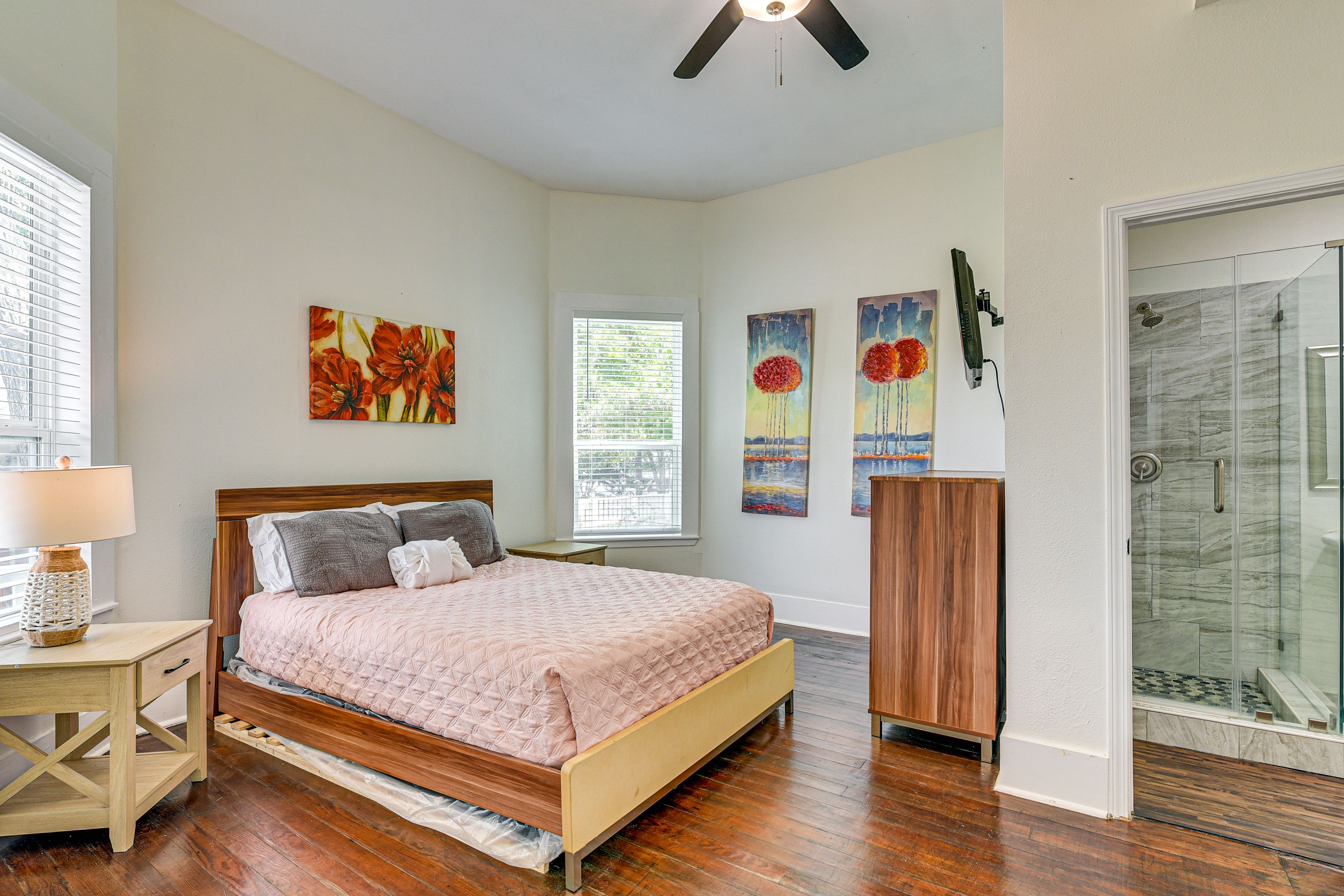 Bedroom 1 | King Bed | Linens Provided