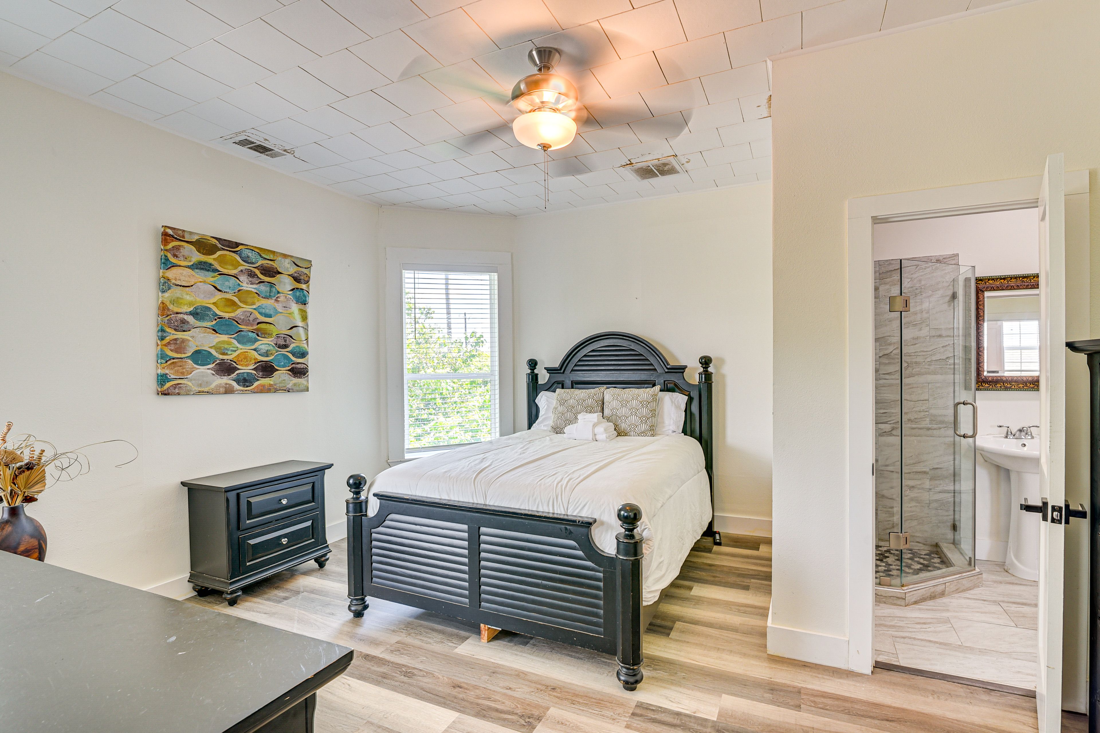 Bedroom 2 | Queen Bed