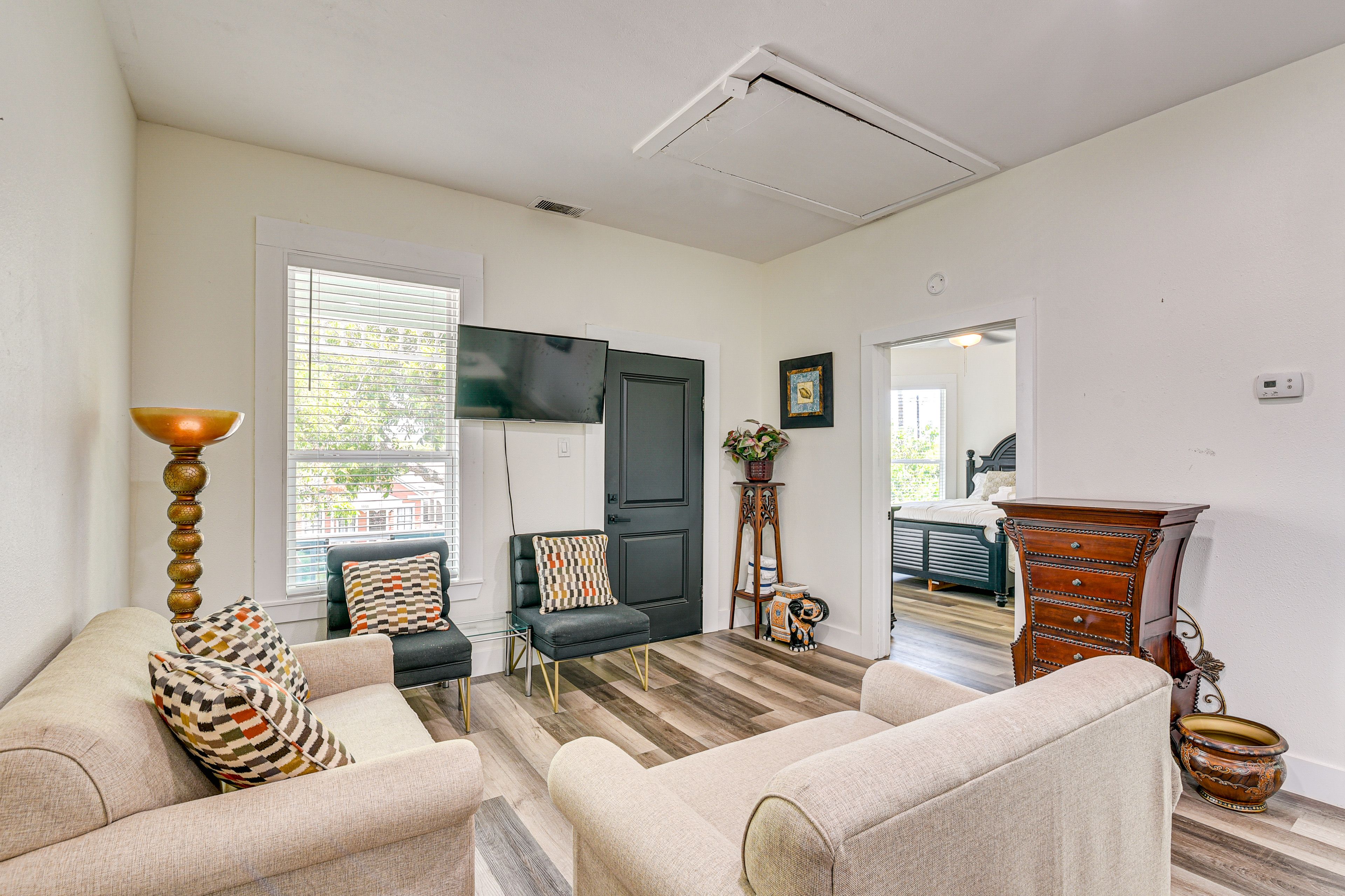 Living Room | Free WiFi | Smart TV