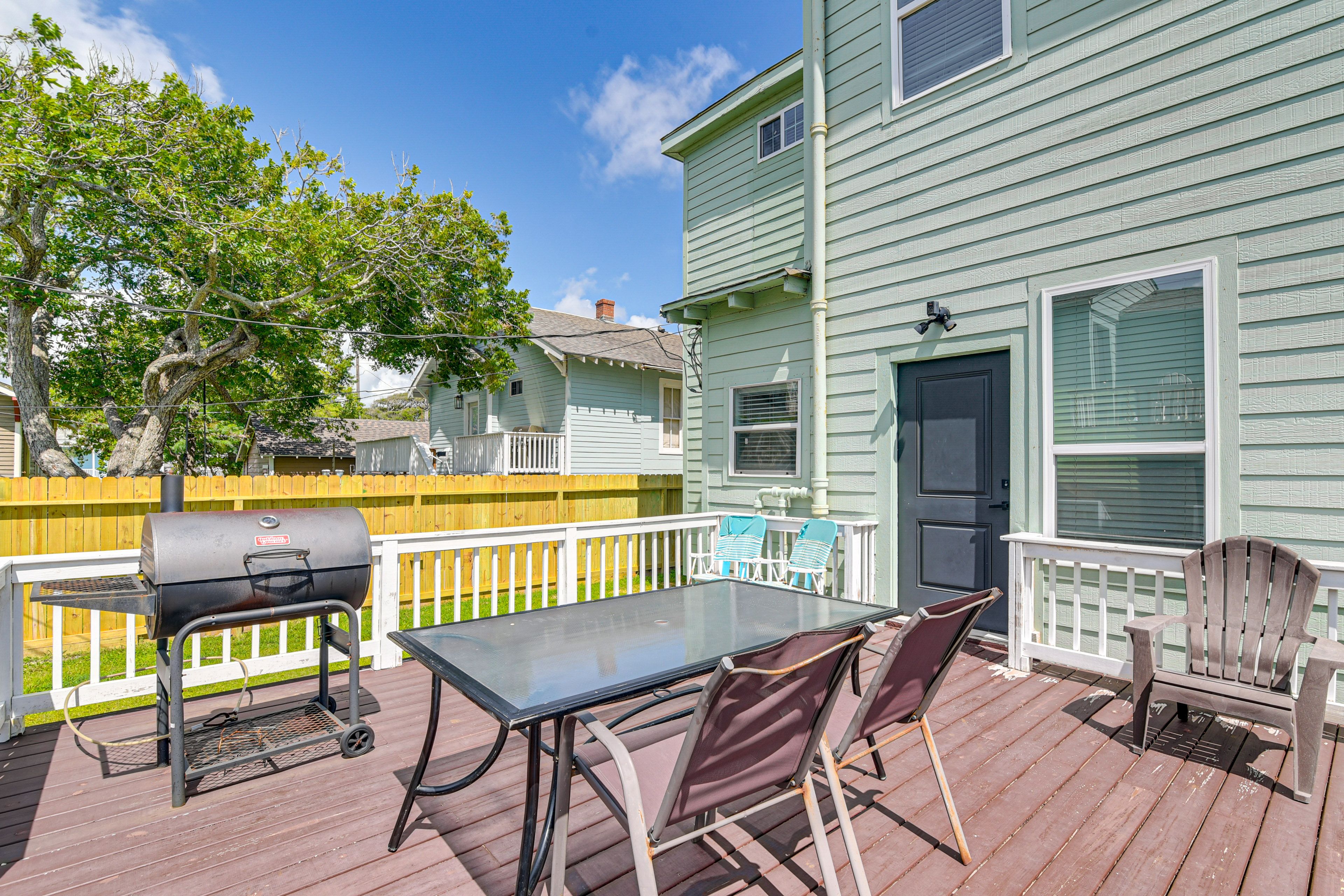 Shared Deck | Charcoal Grill | Single-Story Condo