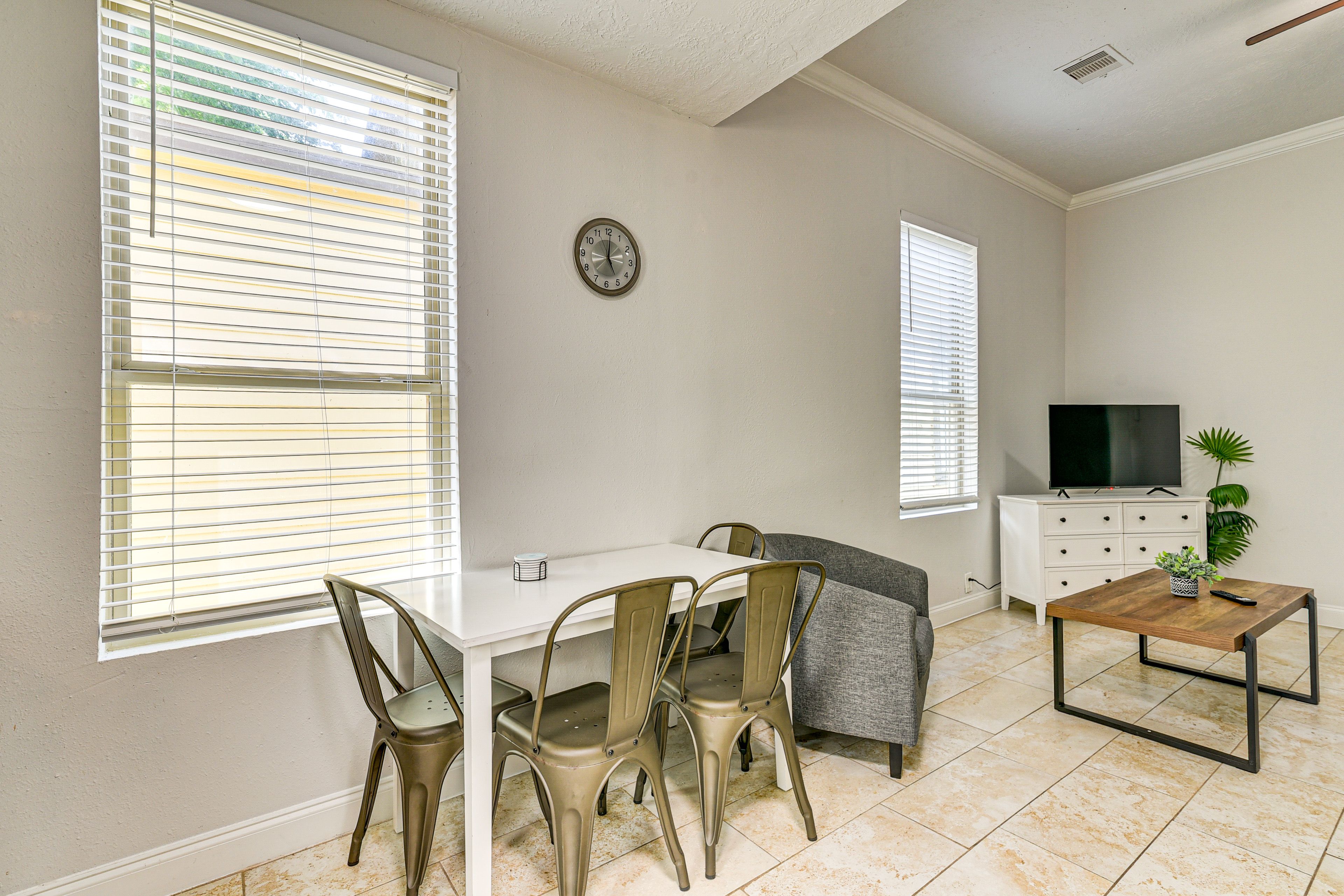 Dining Area | Dishware & Flatware | Central A/C