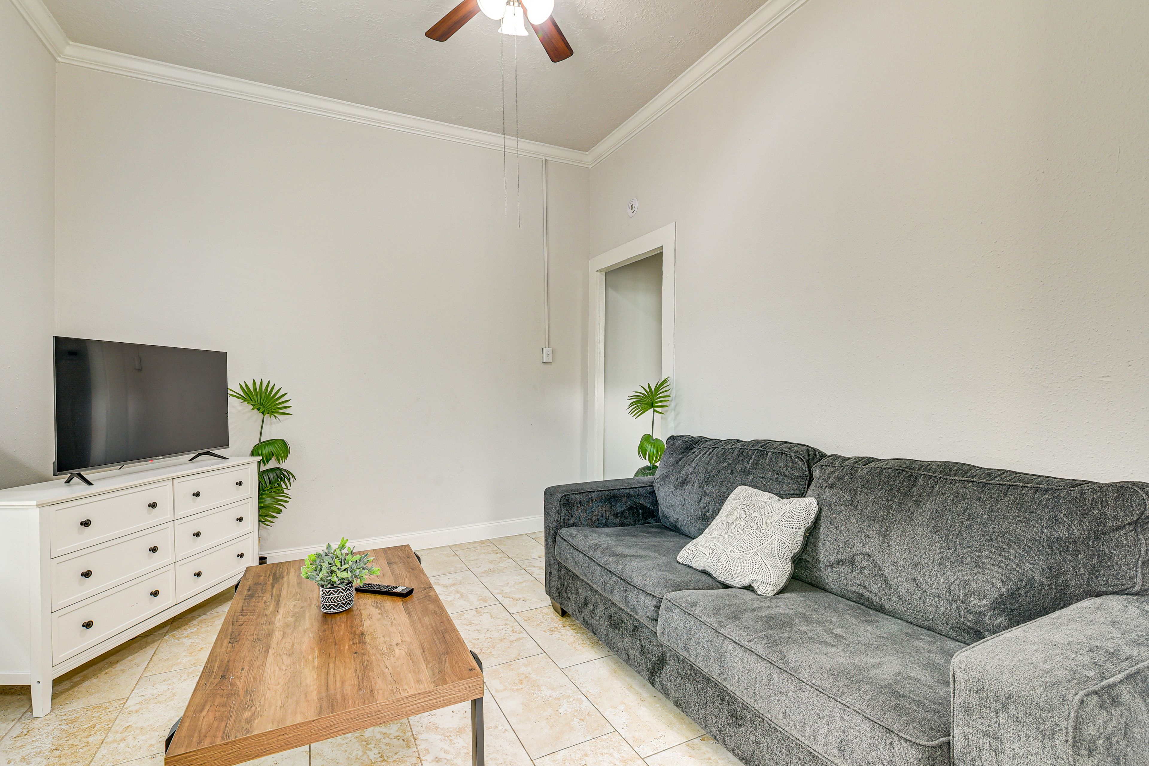 Living Room | Free WiFi | Smart TV | Sleeper Sofa