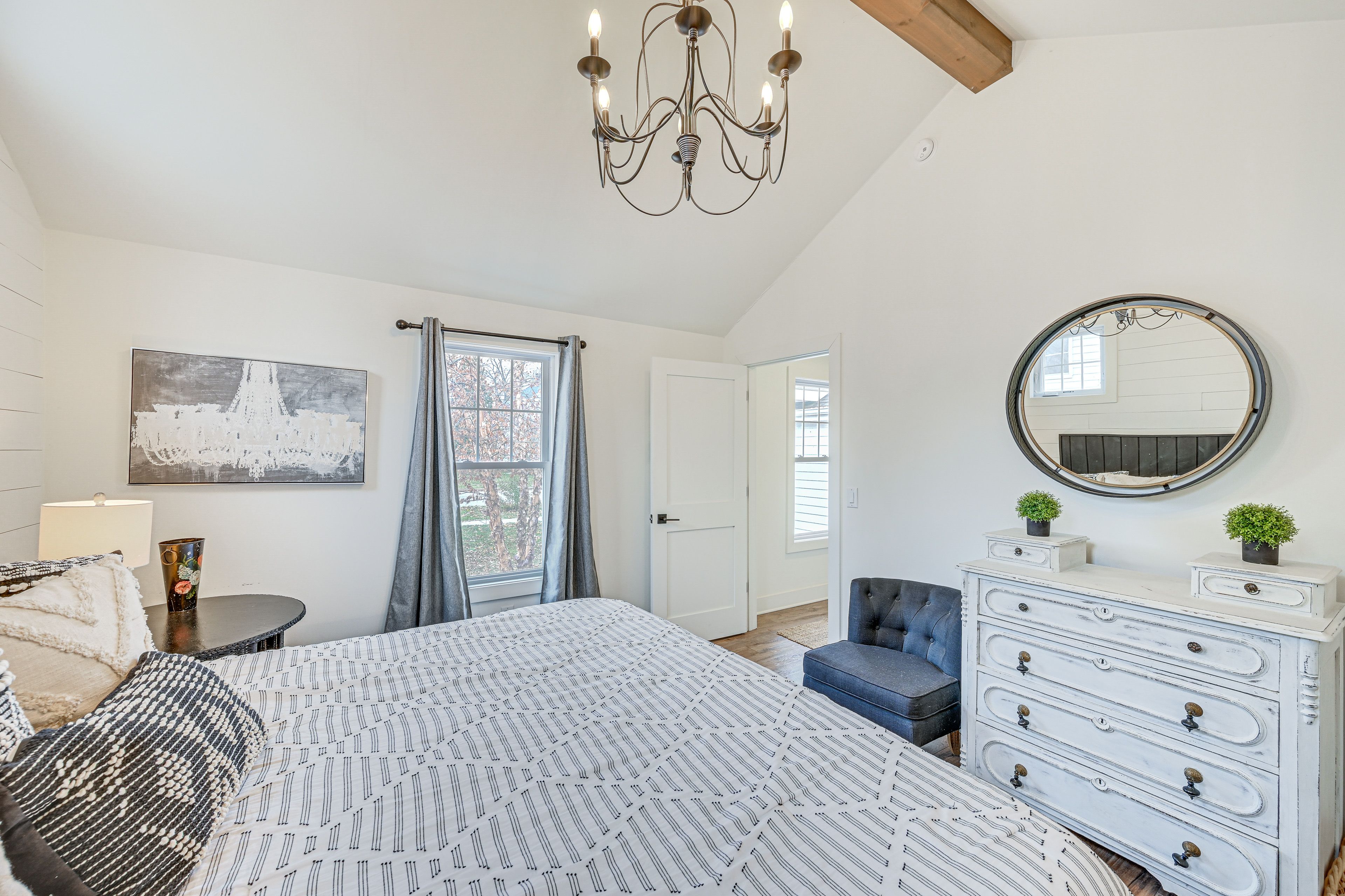 Bedroom 1 | King Bed