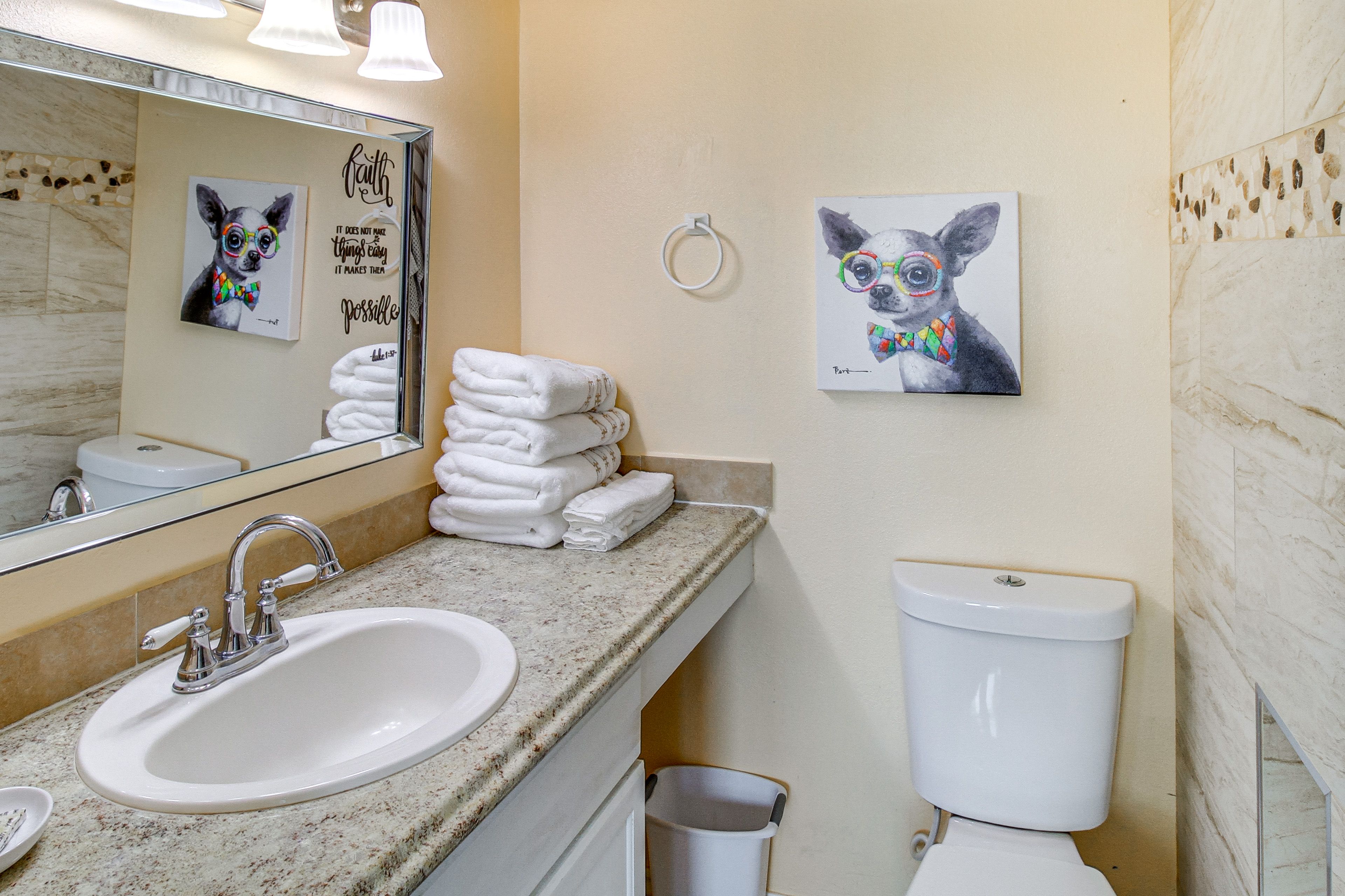 Full Bathroom | Towels Provided | Complimentary Toiletries