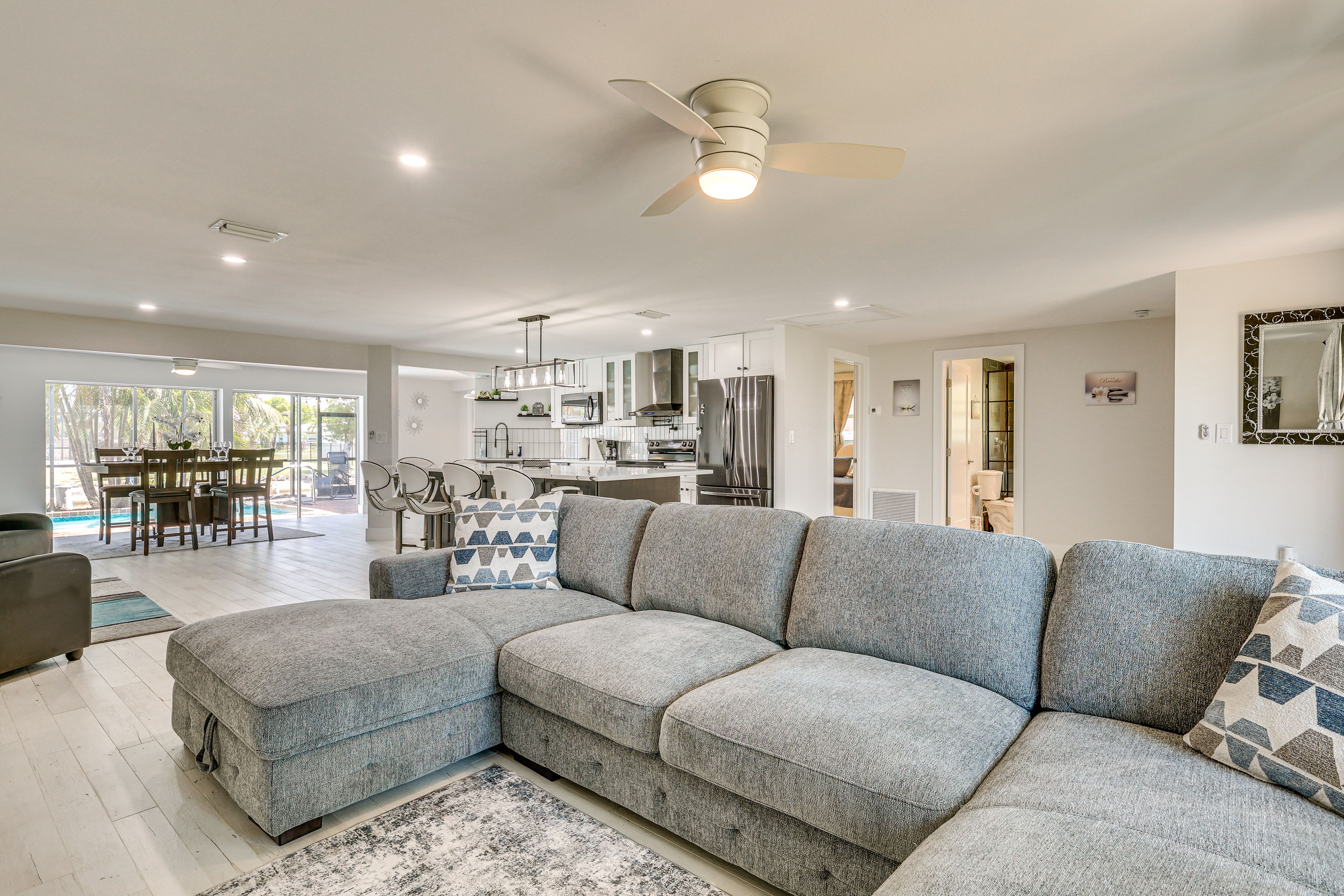 Living Room | Central A/C & Heating | Smart TV