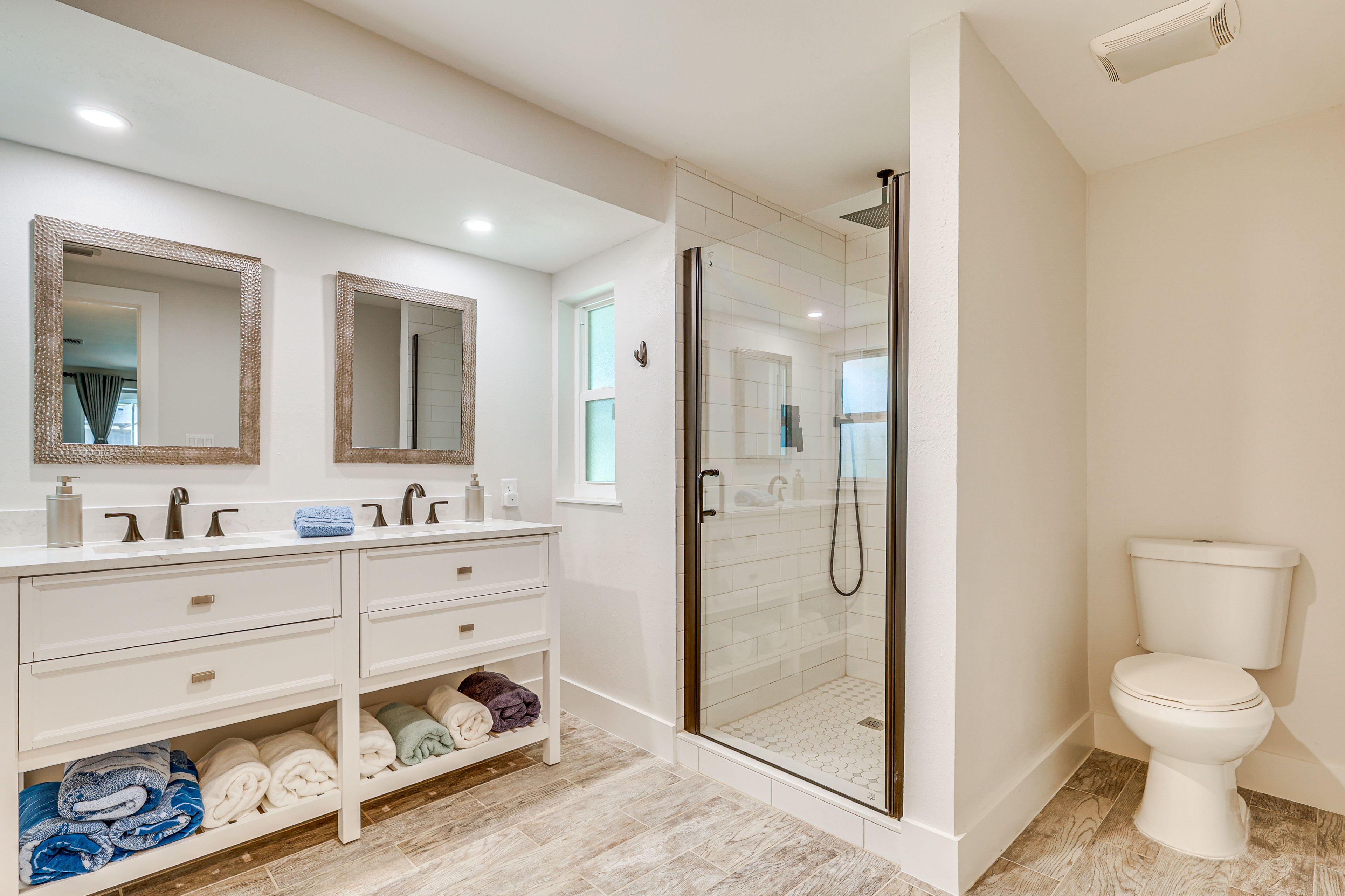 En-Suite Bathroom | Towels Provided