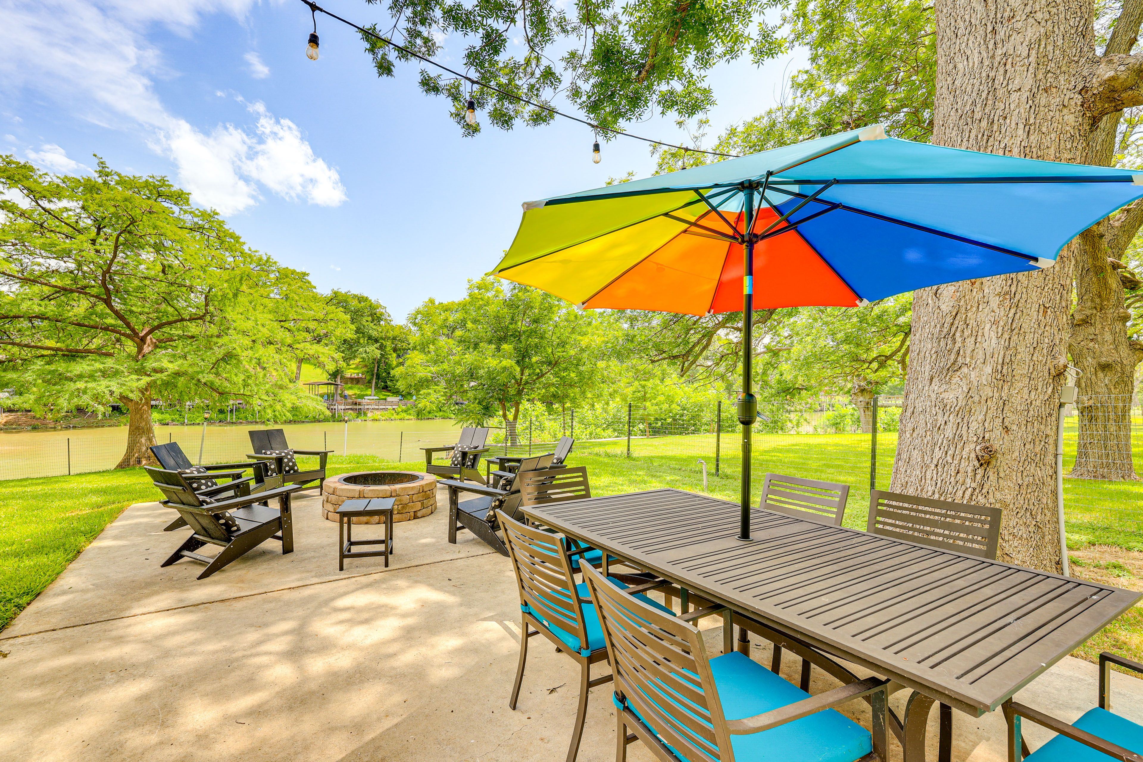 Seguin Vacation Rental | 2BR | 2BA | Stairs to Enter | 1,650 Sq Ft