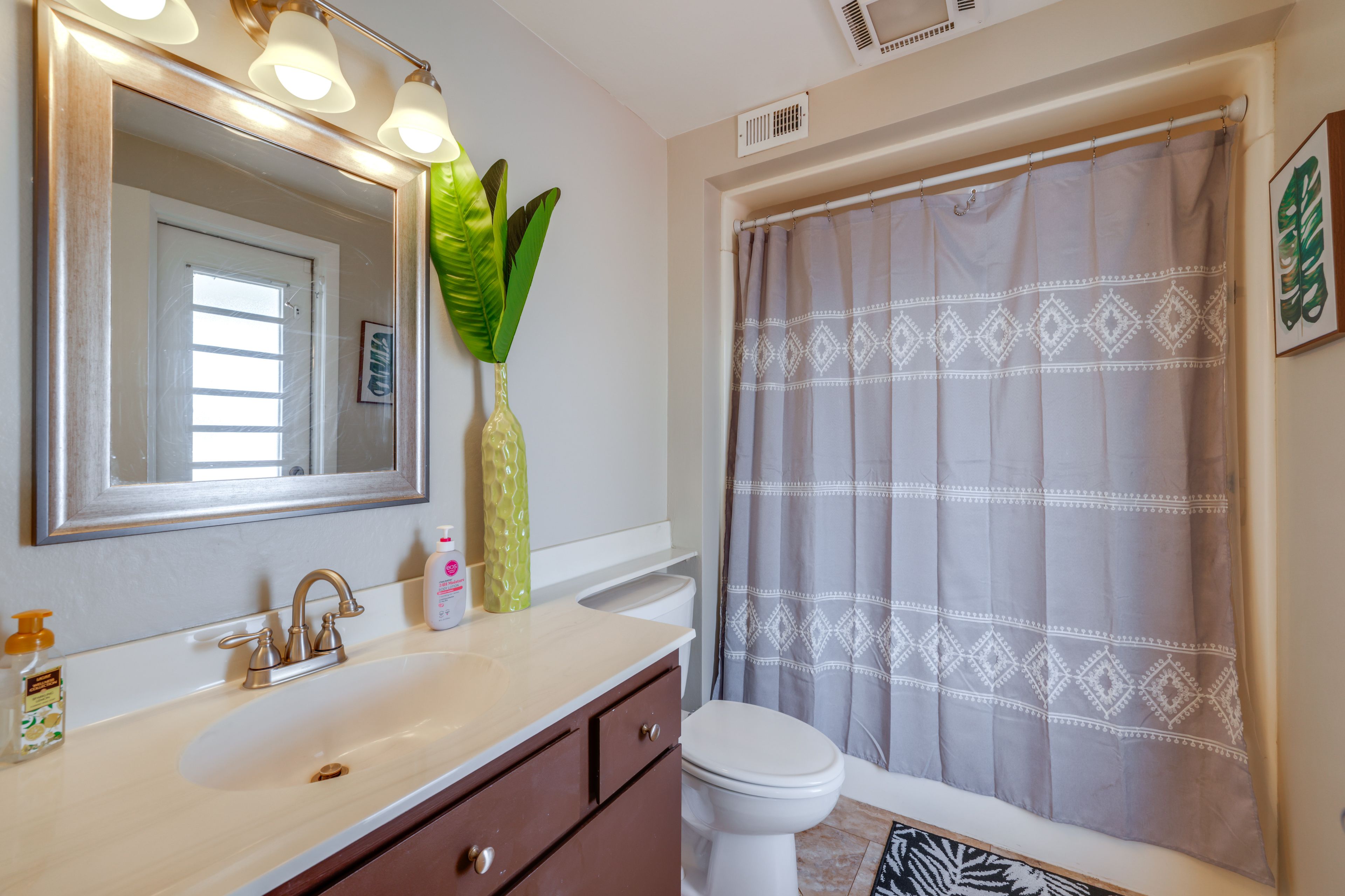 En-Suite Bathroom | Towels Provided
