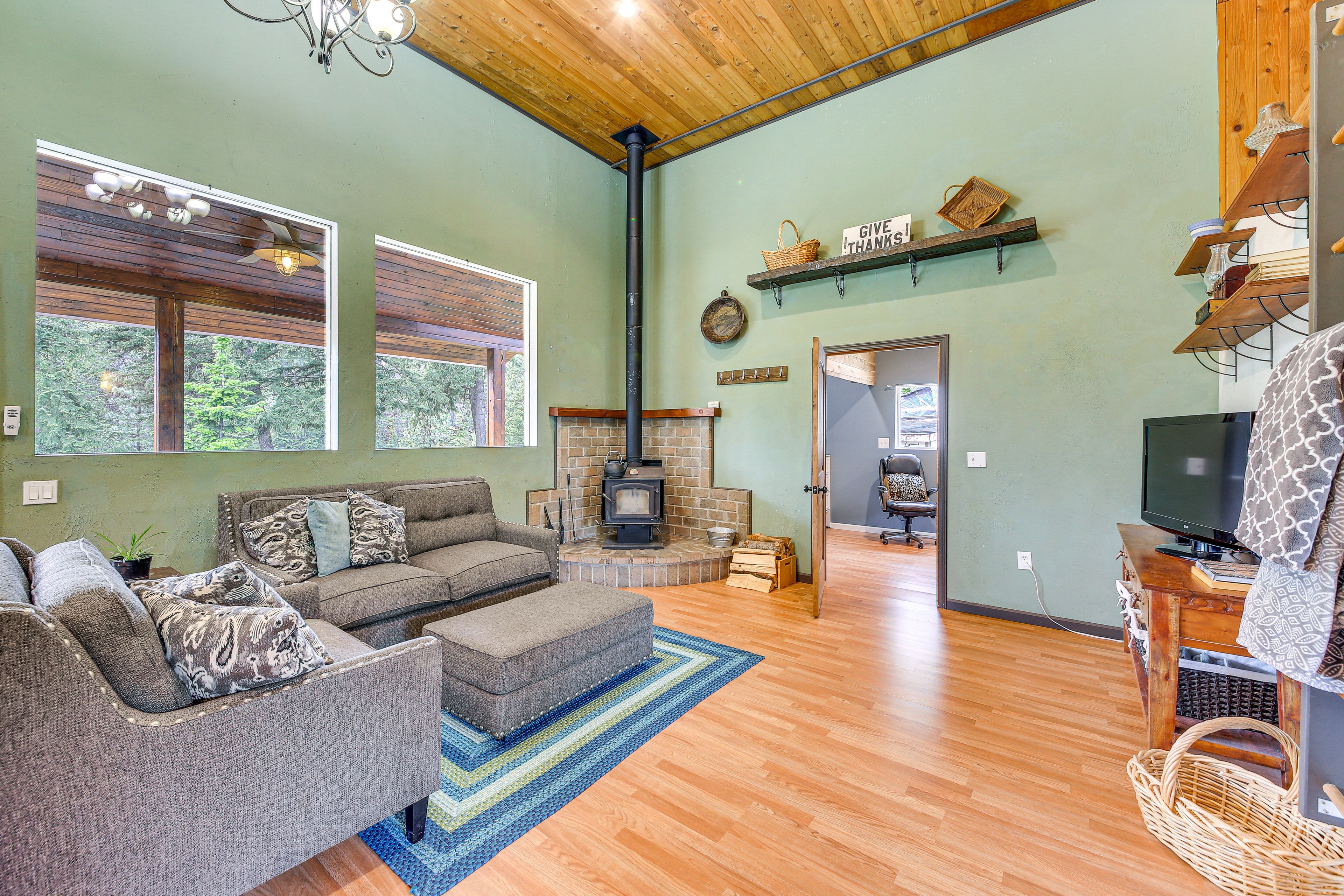 Living Room | Free WiFi