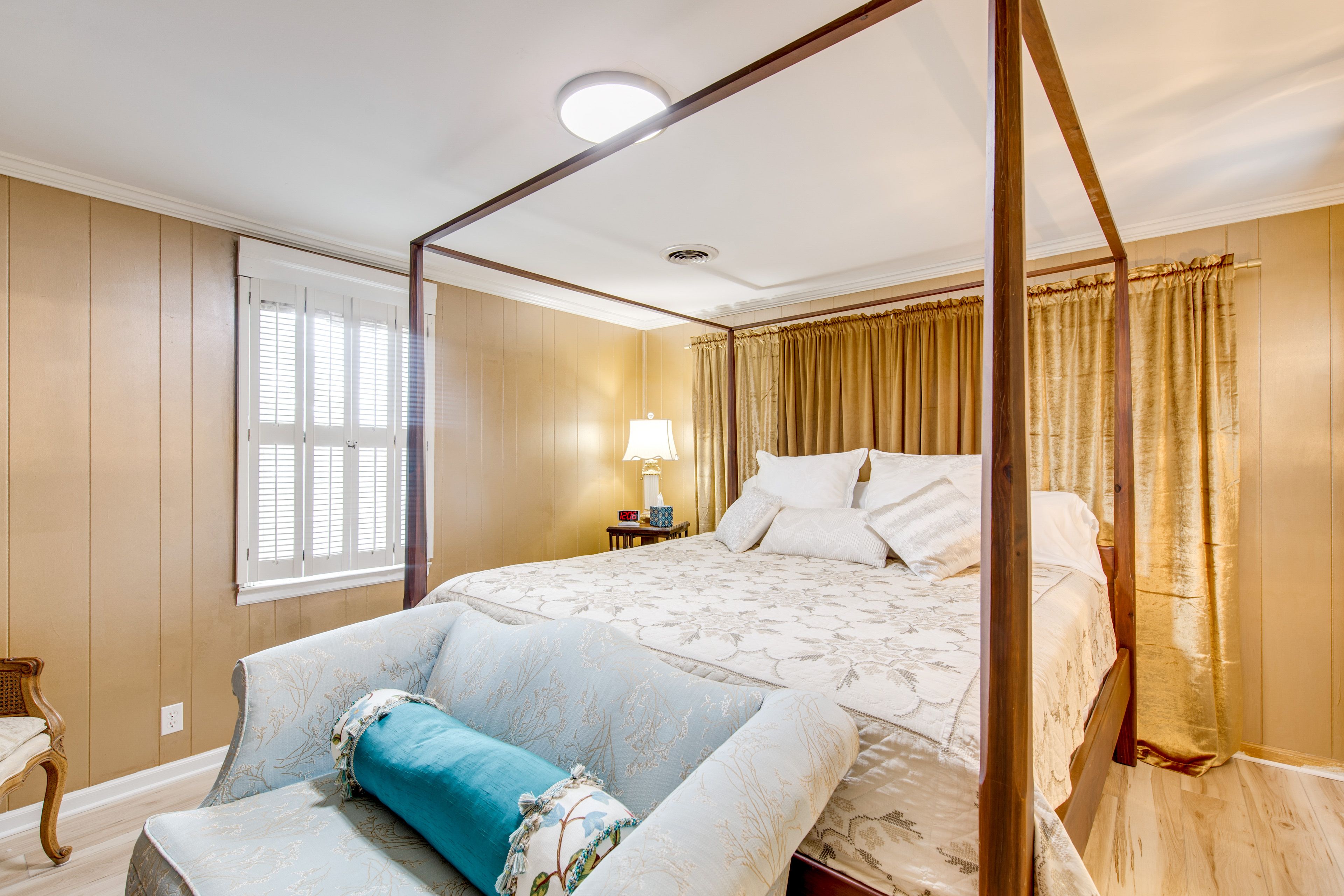 Bedroom 1 | King Bed | Linens Provided | Main Floor