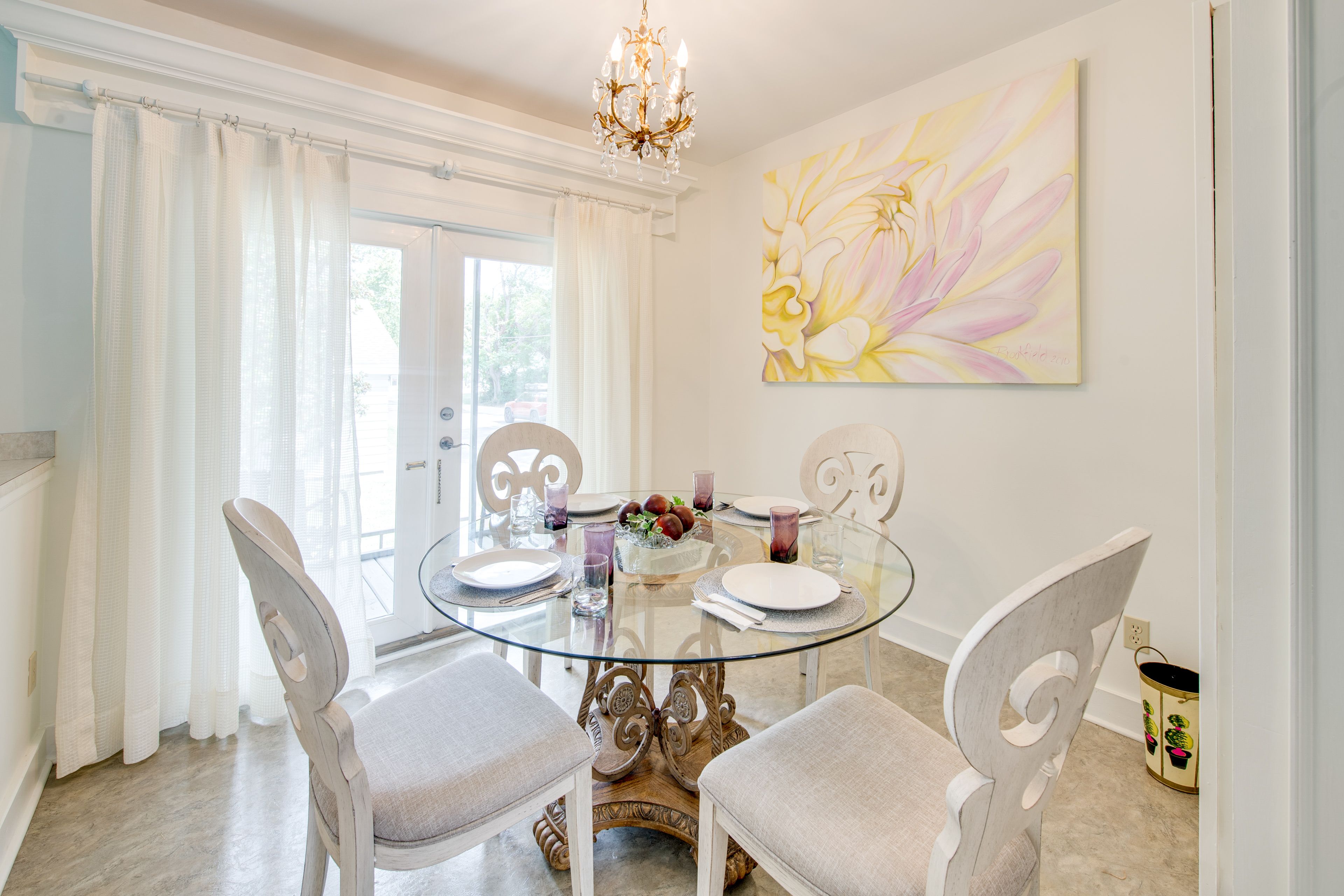 Dining Area | Dishware/Flatware Provided | Main Floor