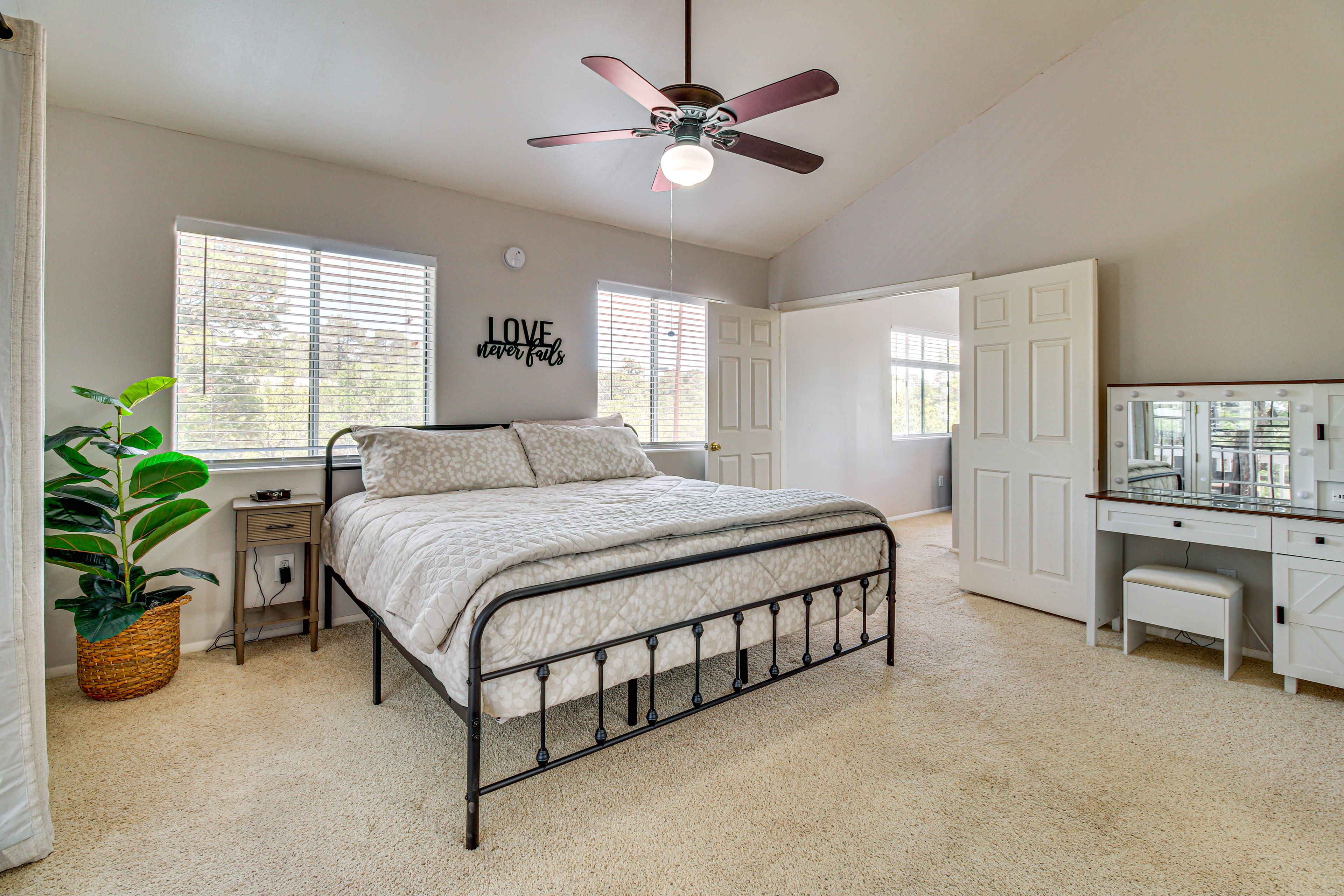 Bedroom 1 | King Bed | 2nd Floor | En-Suite Bathroom