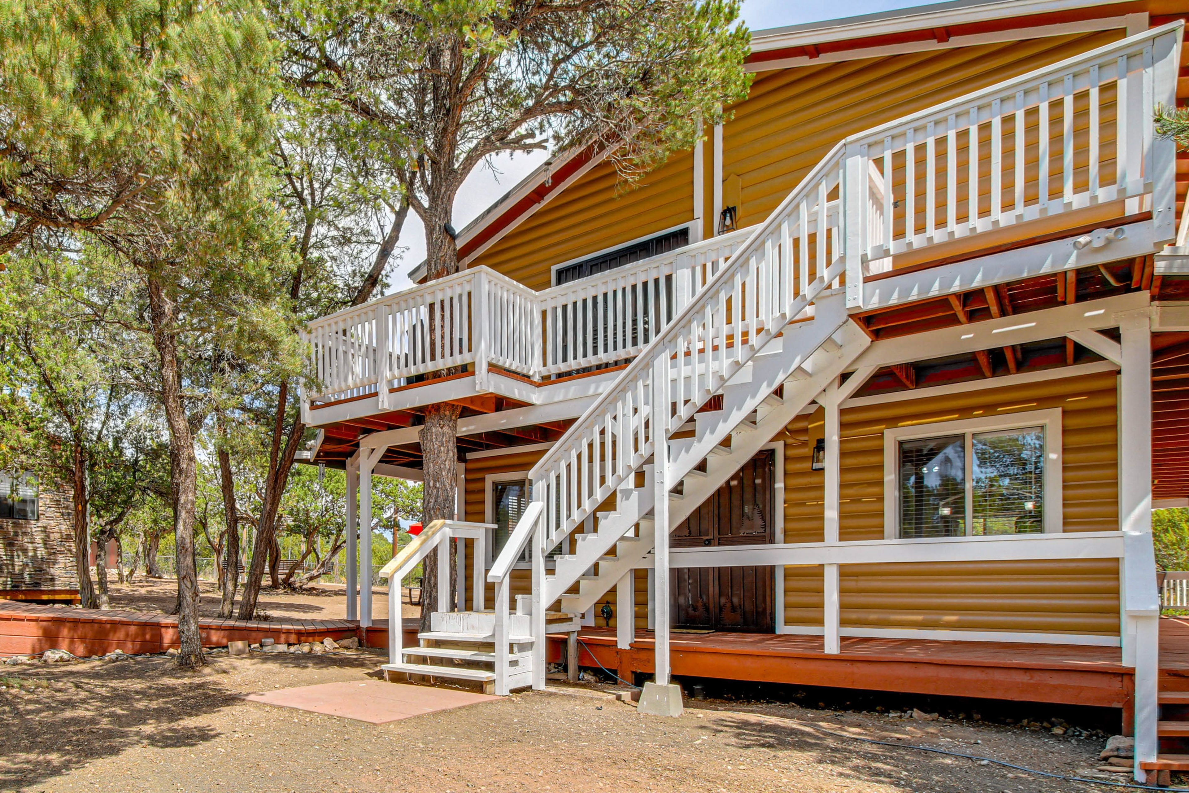 Cabin Exterior | Parking | Driveway (5 Vehicles)