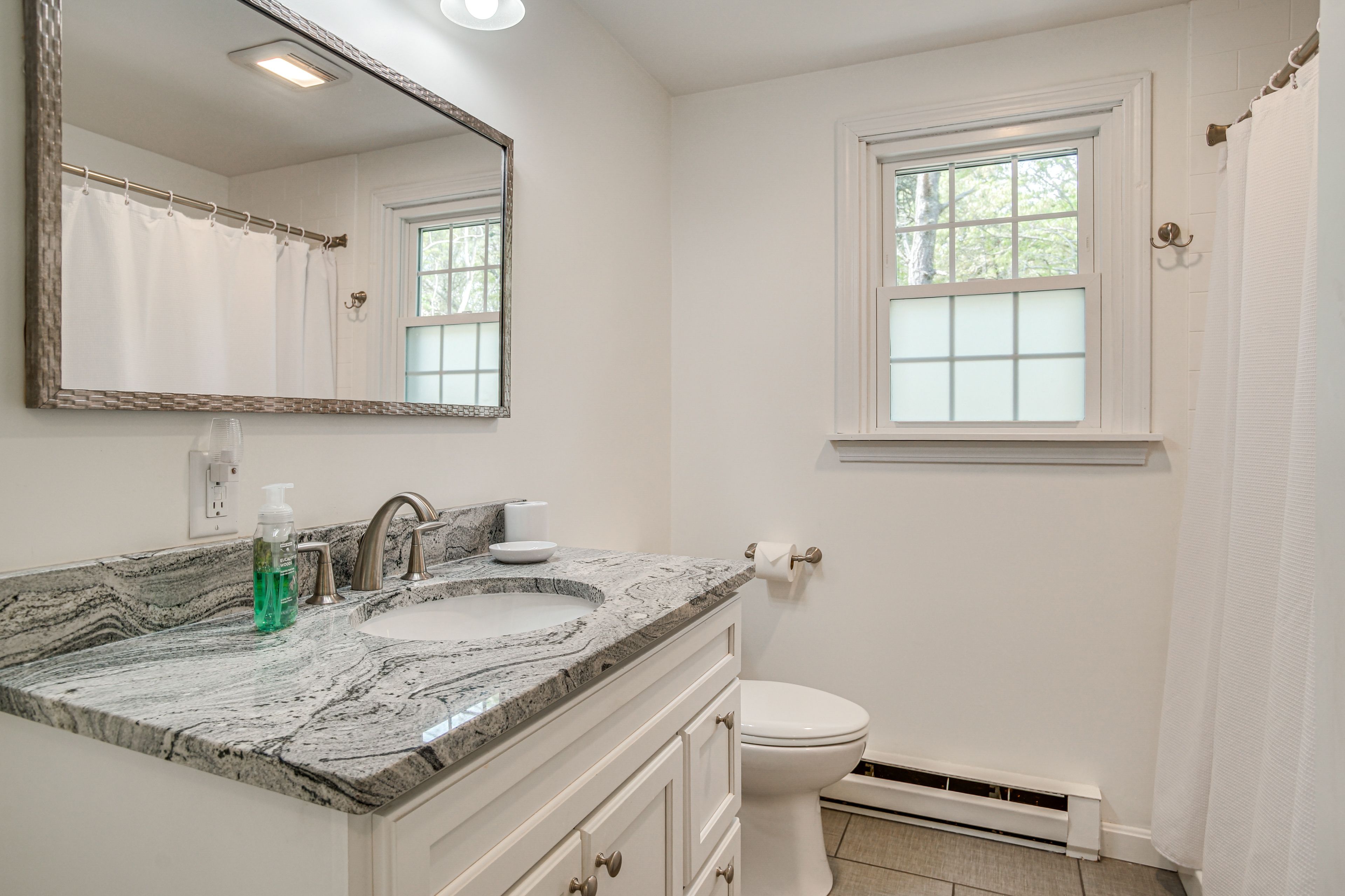 Full Bathroom | Upper Level
