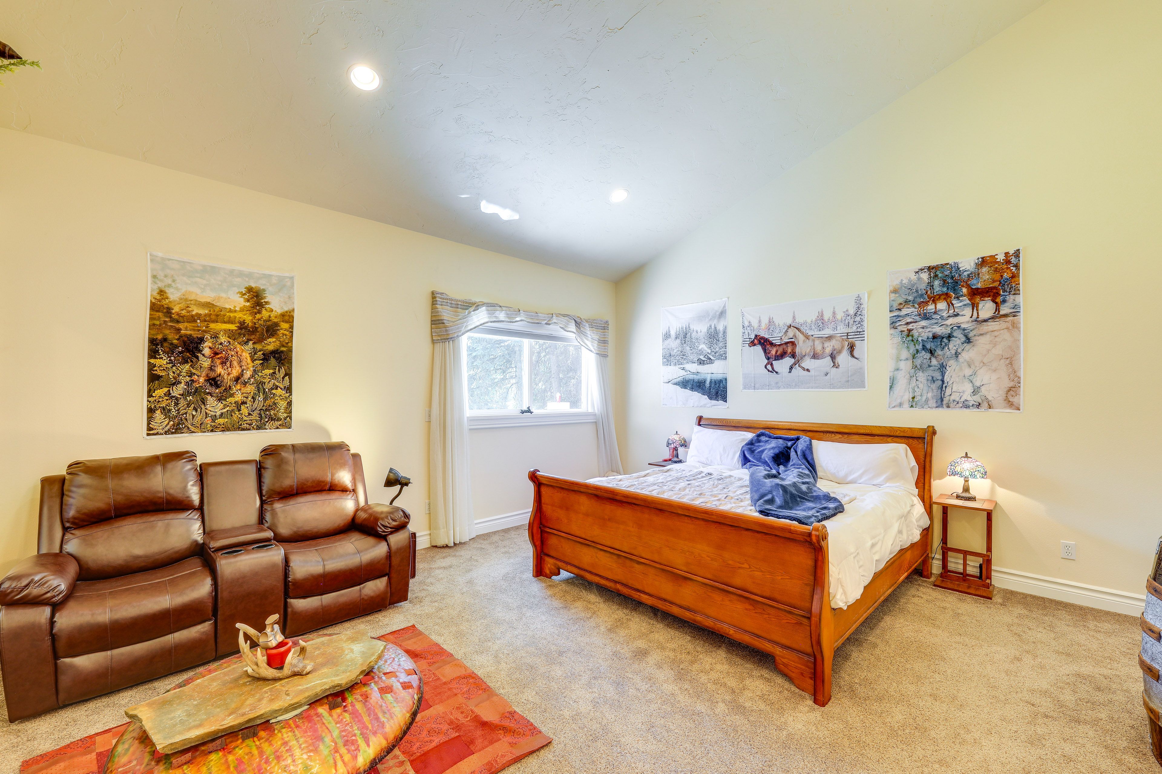 Bedroom | King Bed | En-Suite Bathroom