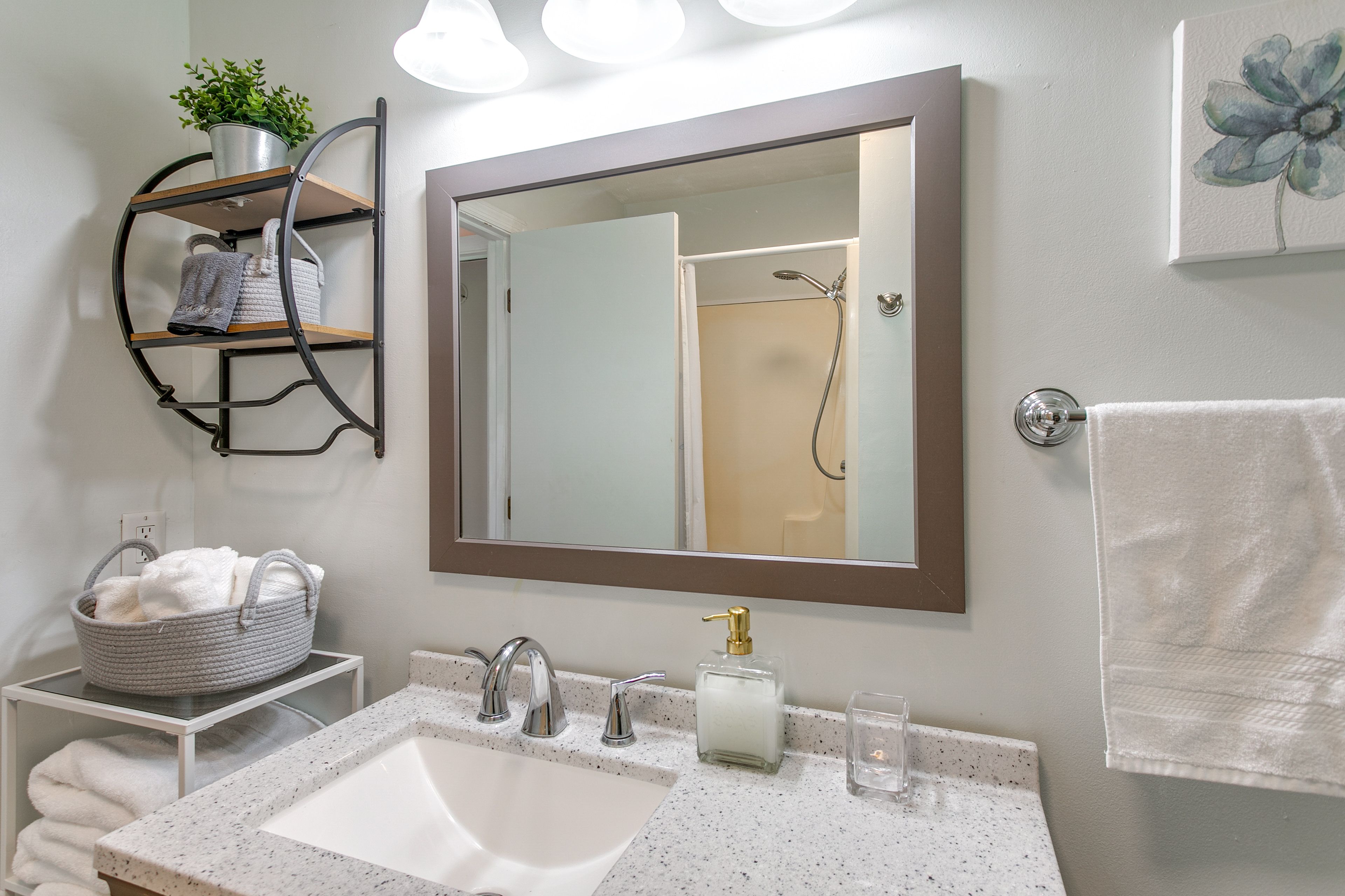 Full Bathroom | Complimentary Toiletries