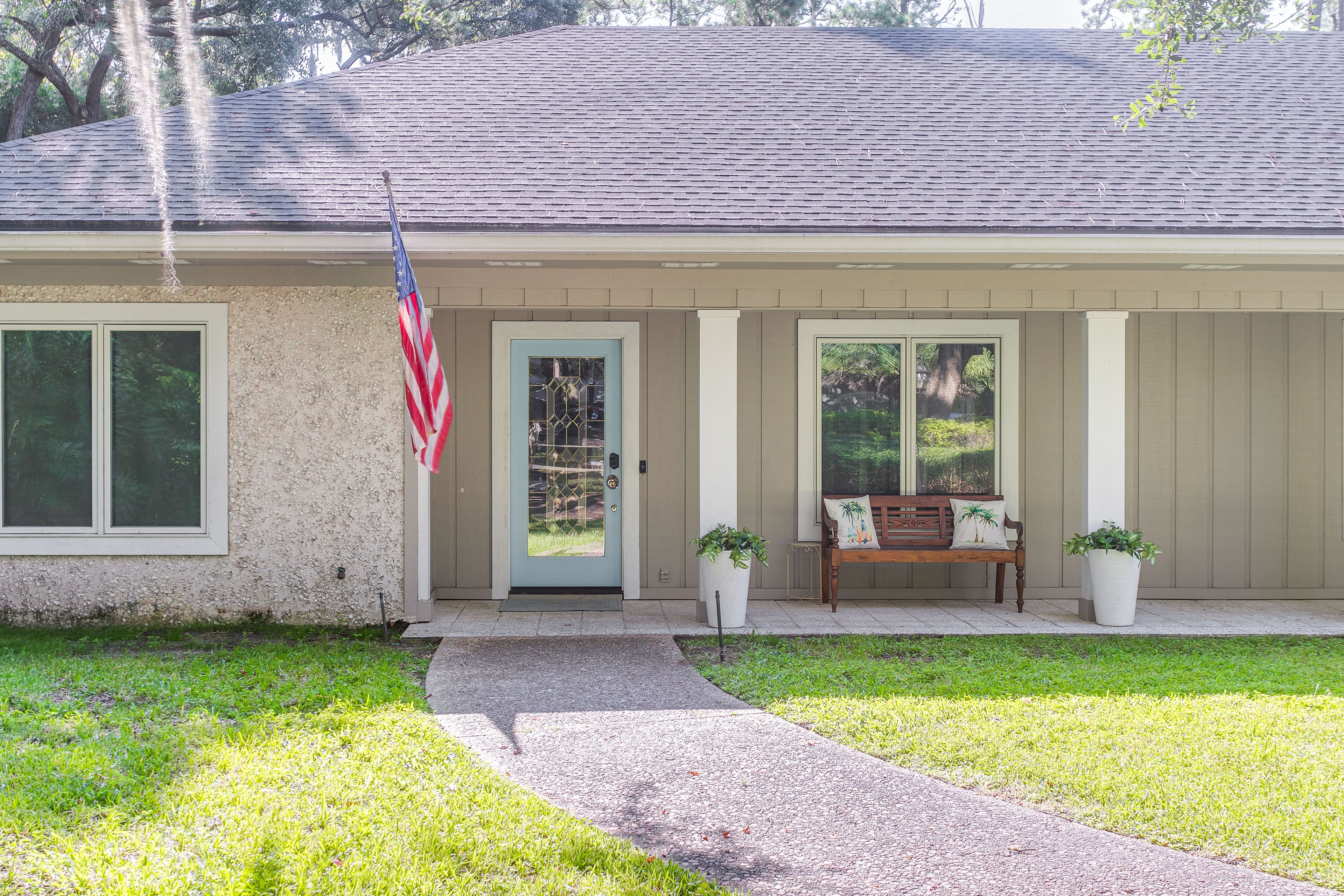 Front Entrance | Covered Porch w/ Seating