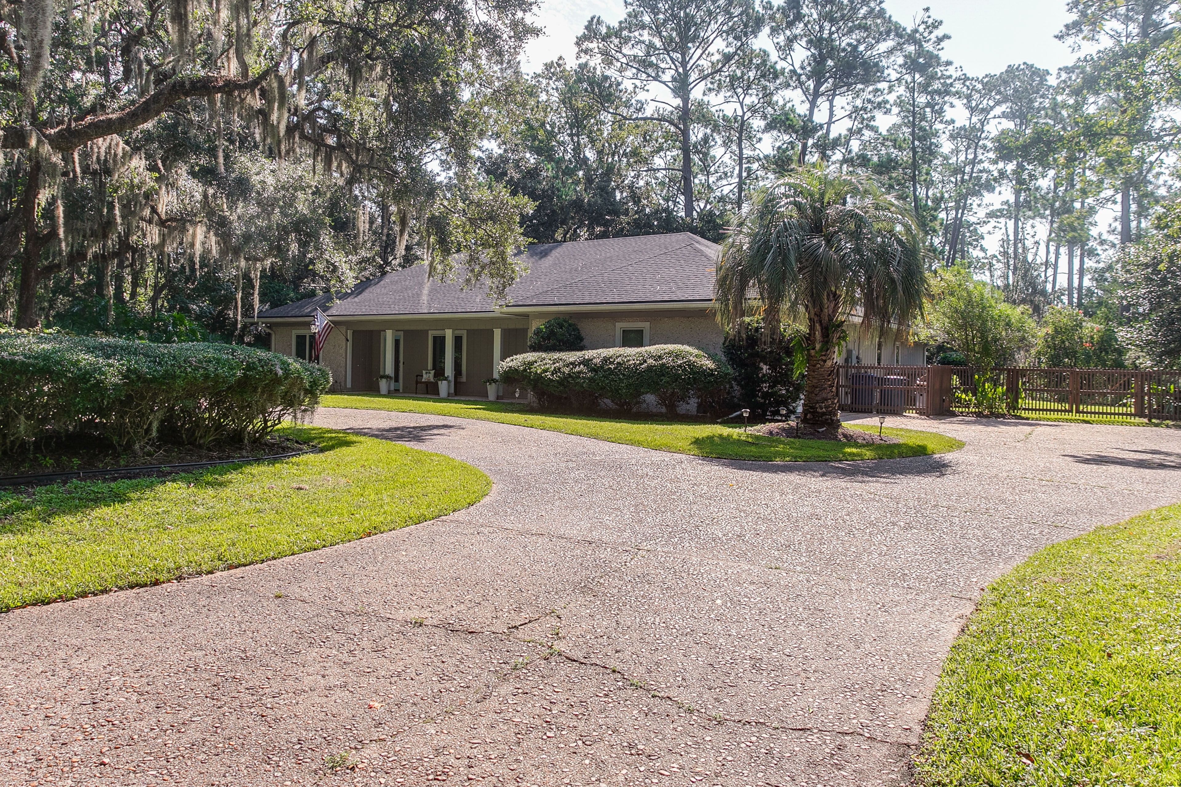 Parking | Driveway (4 Vehicles)