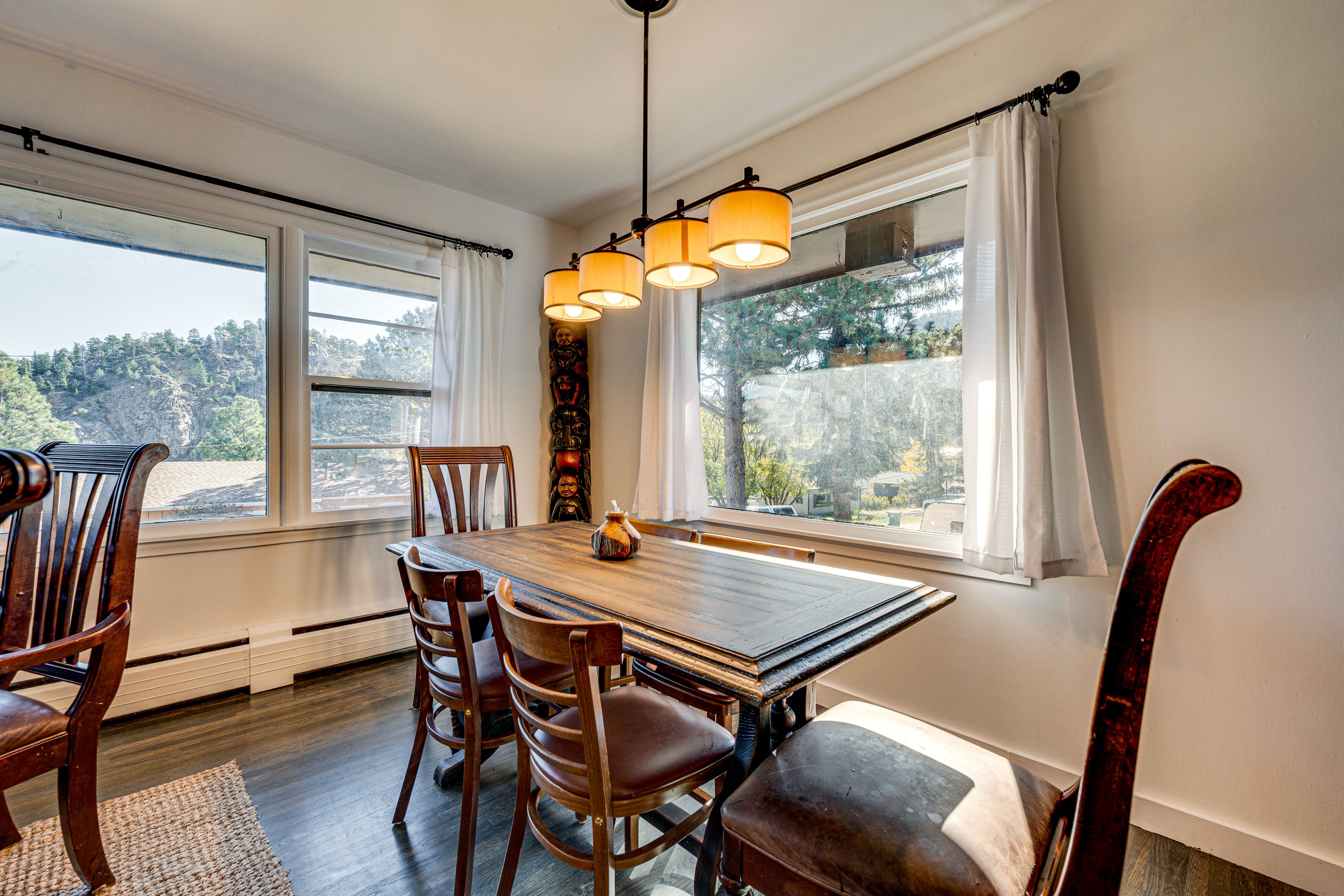 Dining Table | Dishware/Flatware | Main Floor