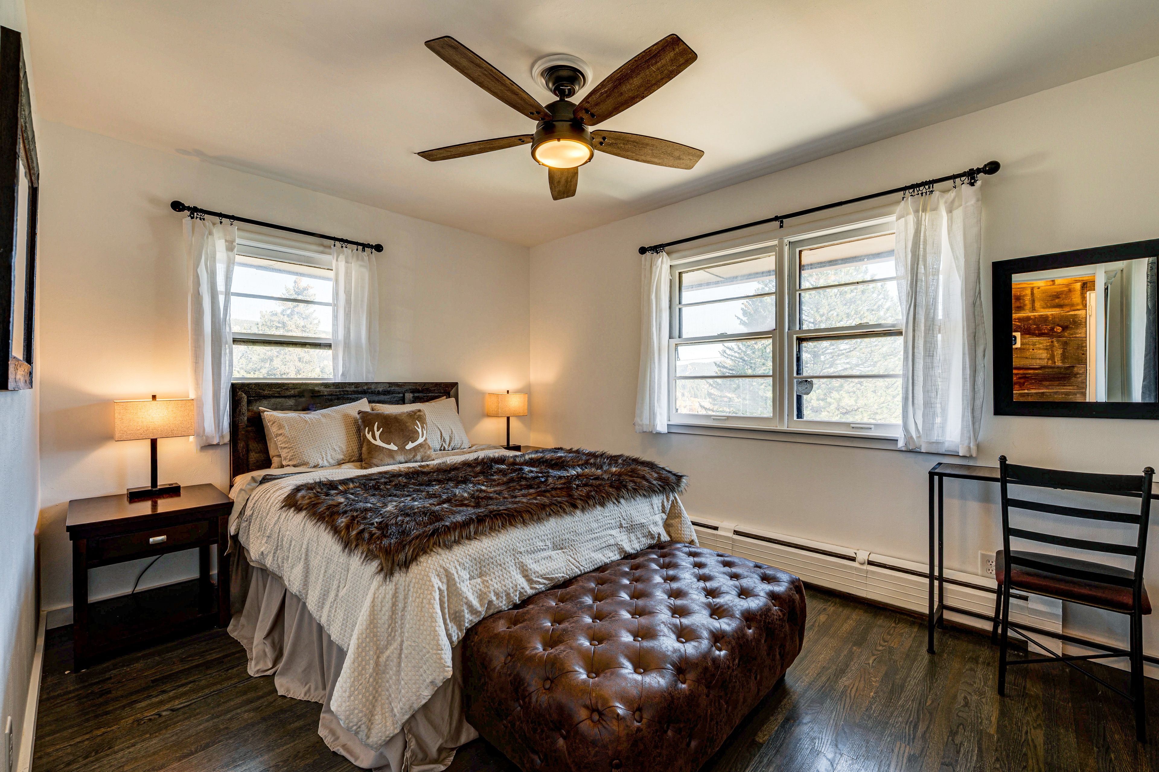 Bedroom 1 | Queen Bed | Main Floor