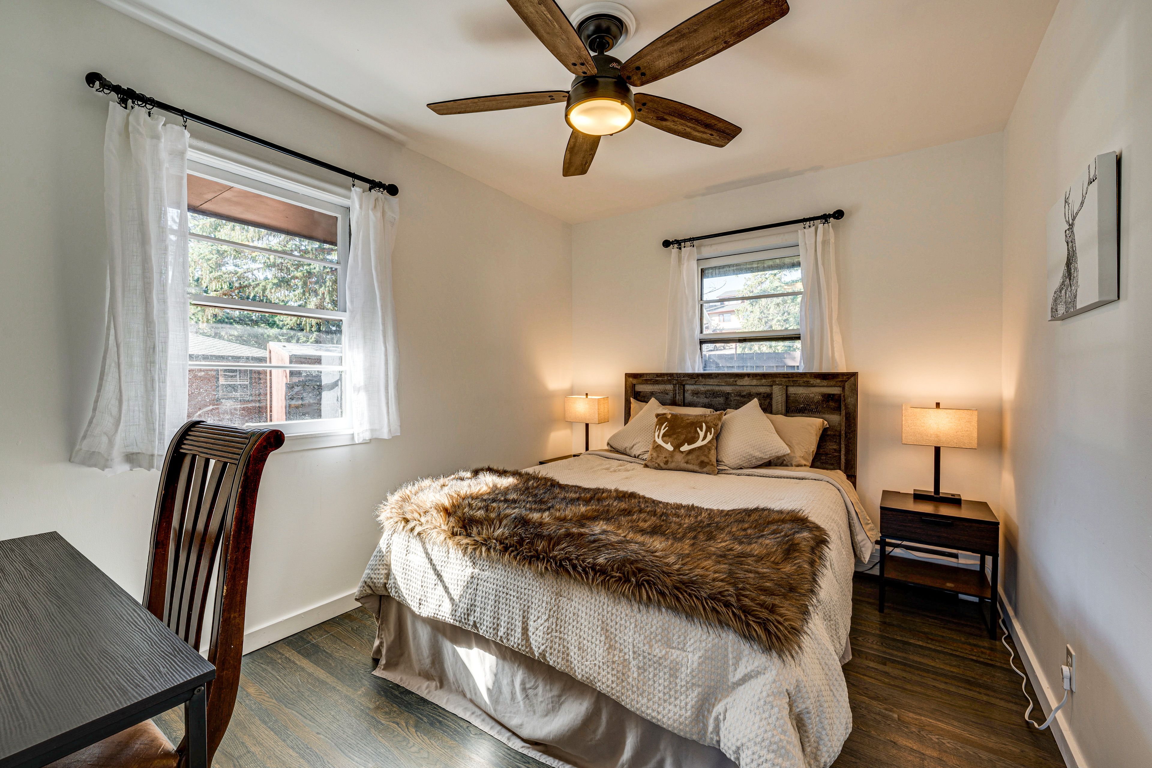 Bedroom 2 | Queen Bed | Main Floor