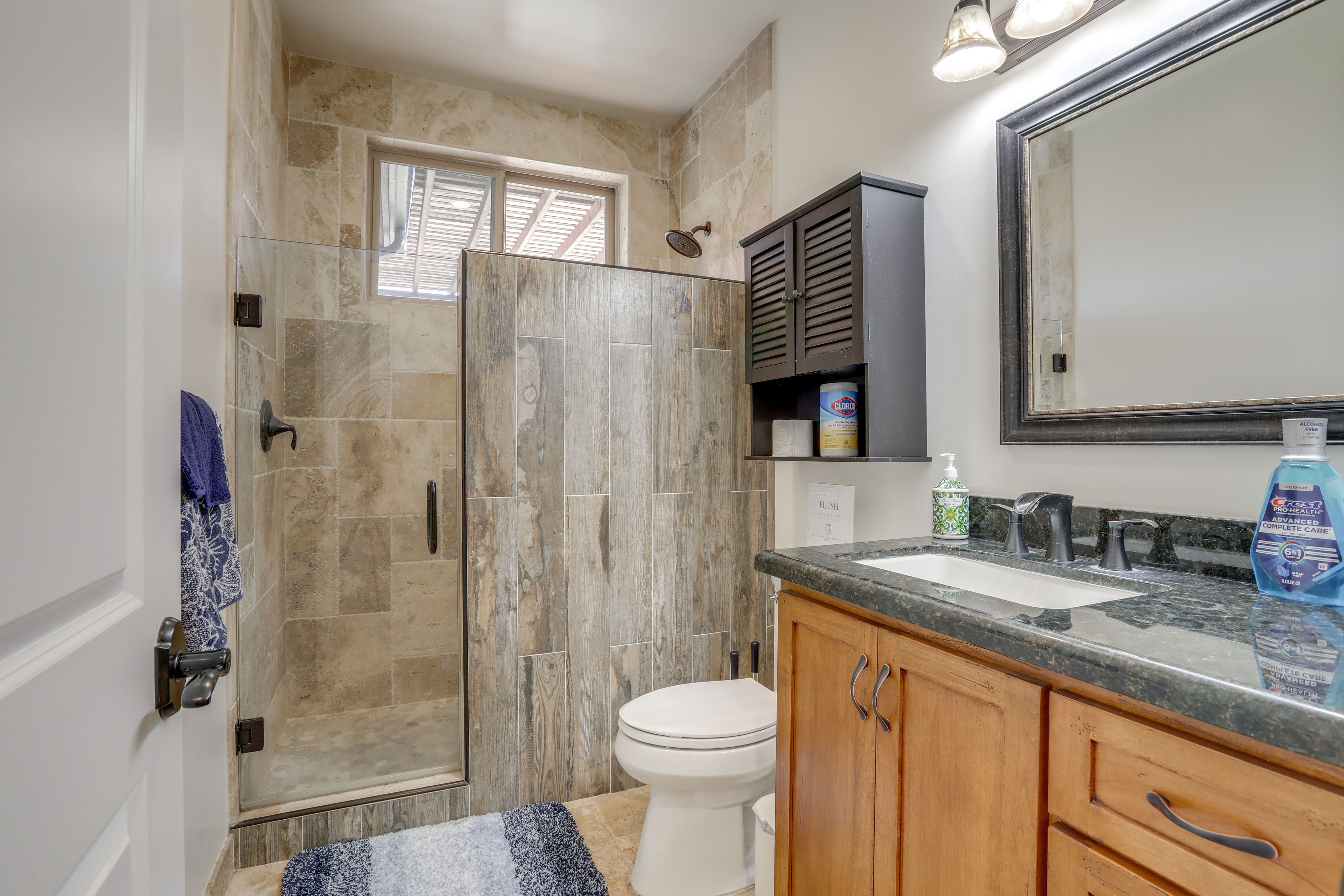 Full Bathroom | Towels Provided