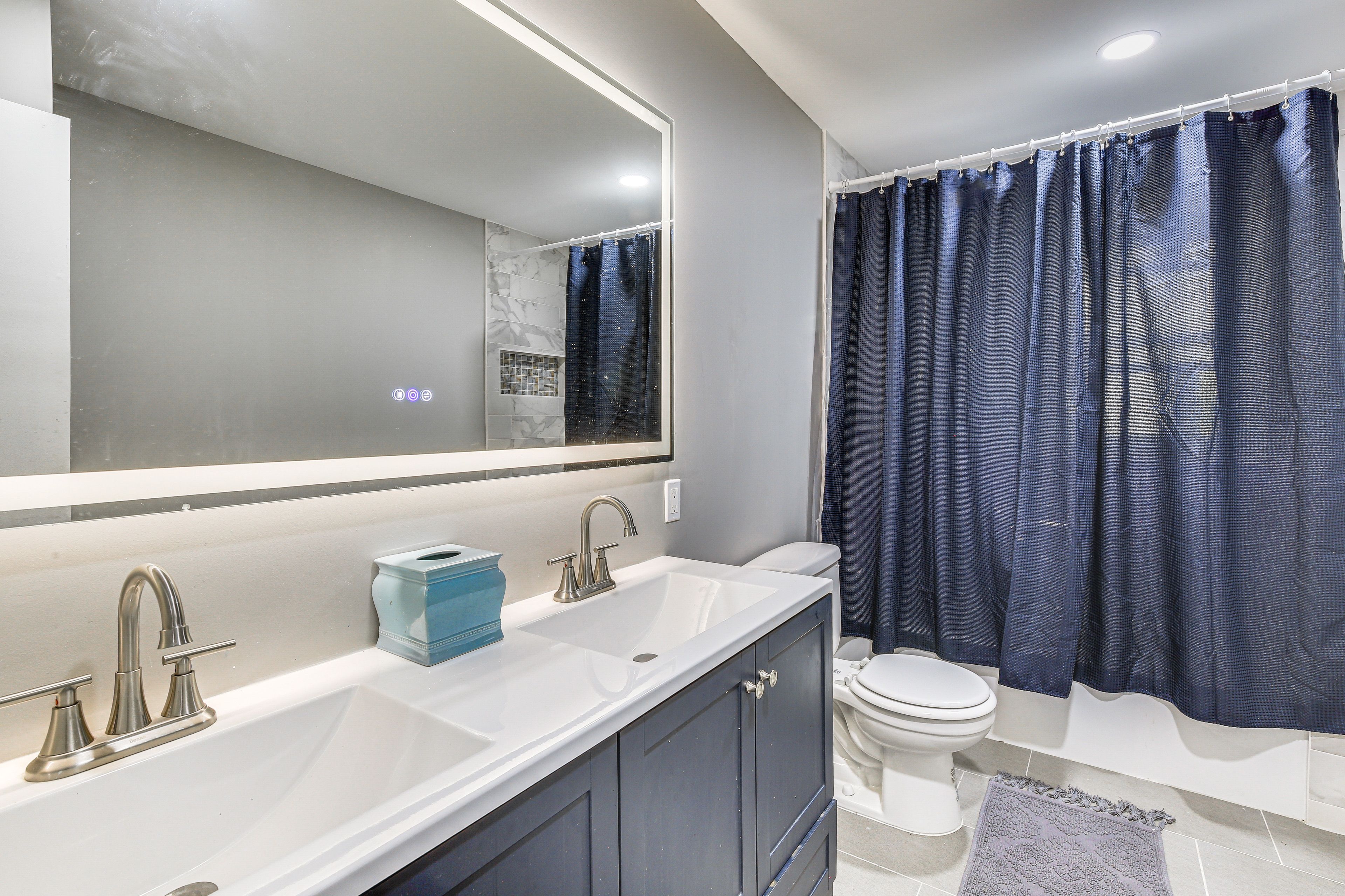 Bathroom | Main Floor