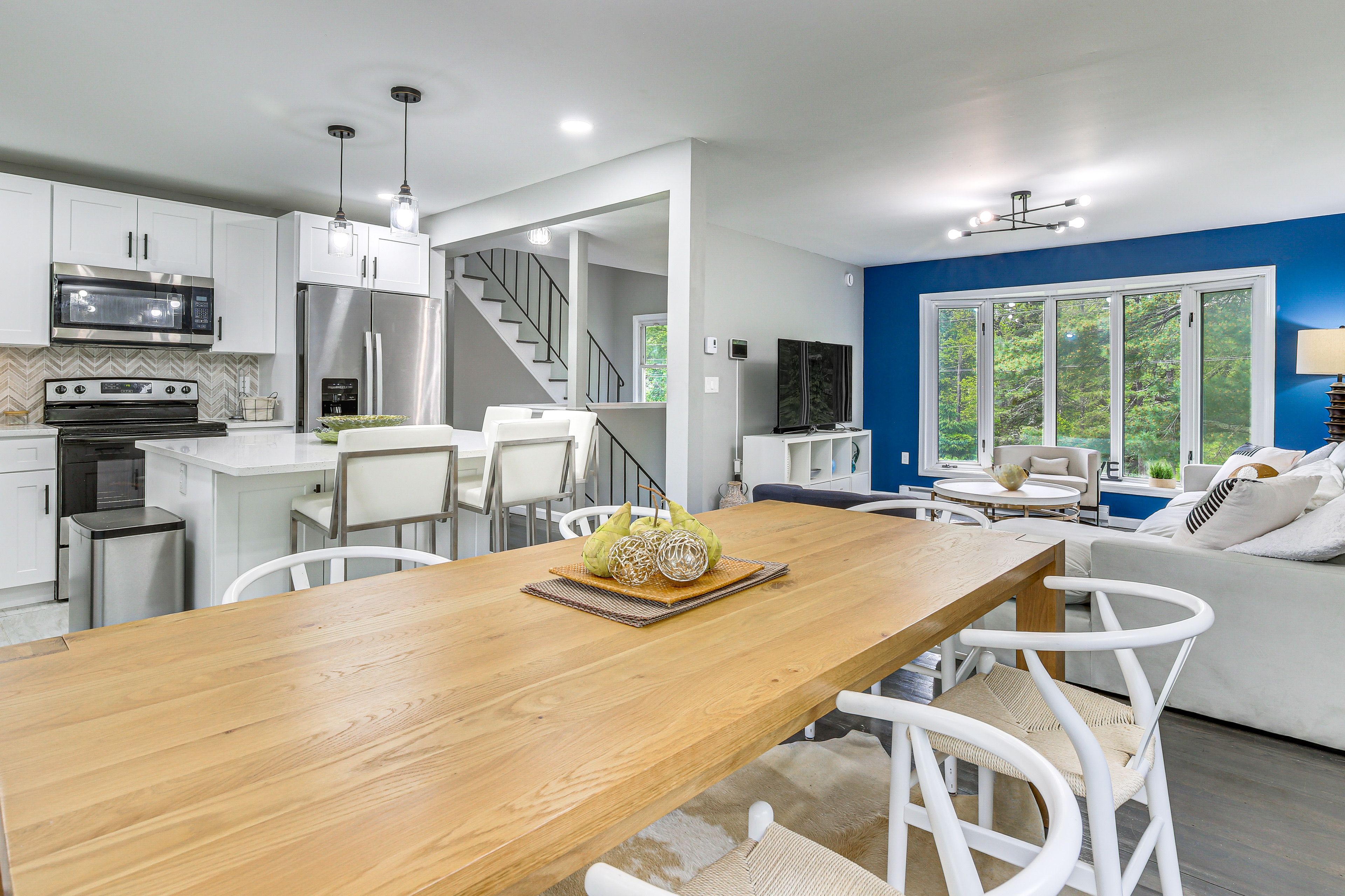 Dining Area | Dishware/Flatware Provided | Main Floor